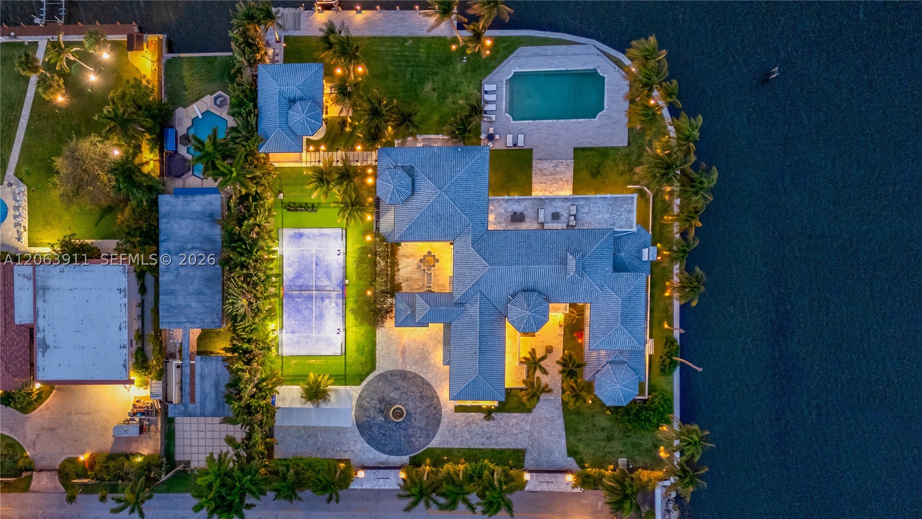 900 S Northlake Dr Hollywood, FL 33019