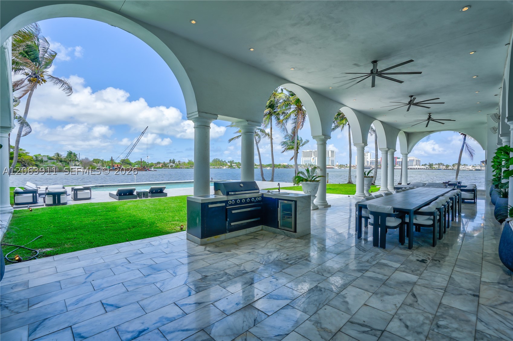 900 S Northlake Dr Hollywood, FL 33019