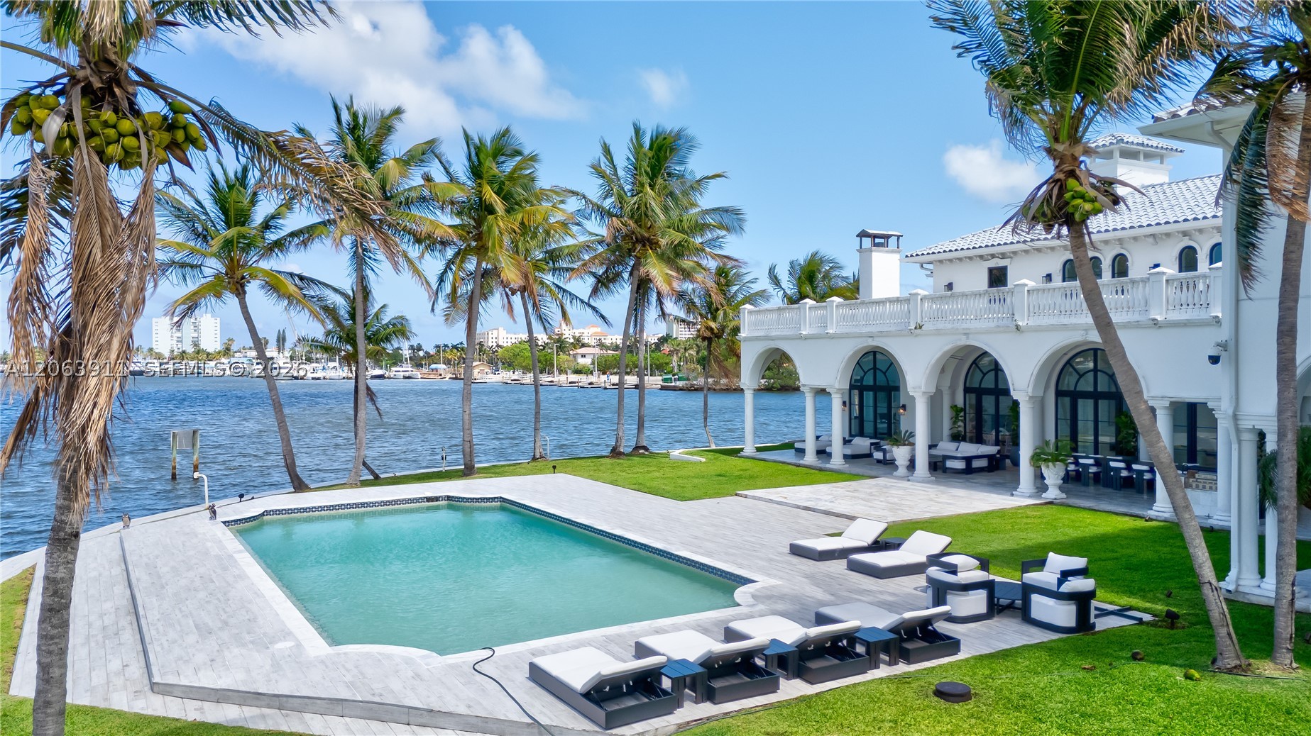 900 S Northlake Dr Hollywood, FL 33019