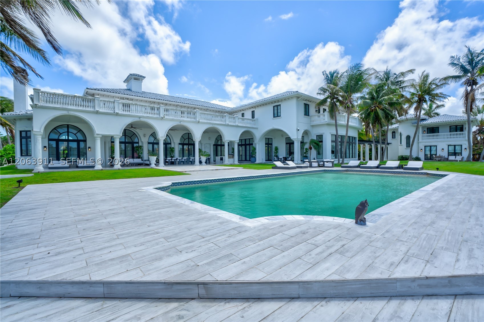 900 S Northlake Dr Hollywood, FL 33019