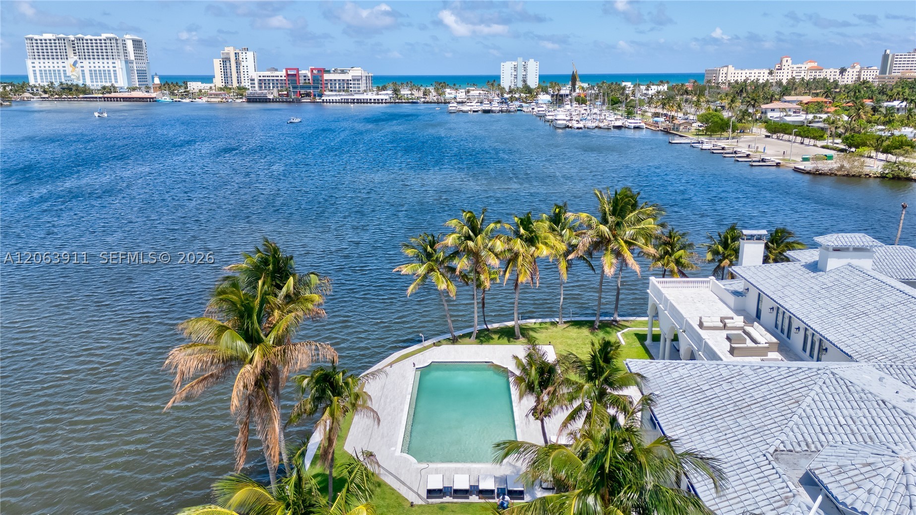 900 S Northlake Dr Hollywood, FL 33019