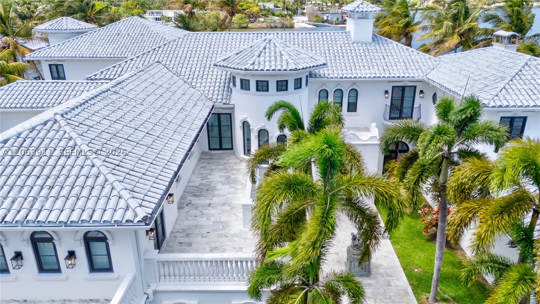 900 S Northlake Dr Hollywood, FL 33019