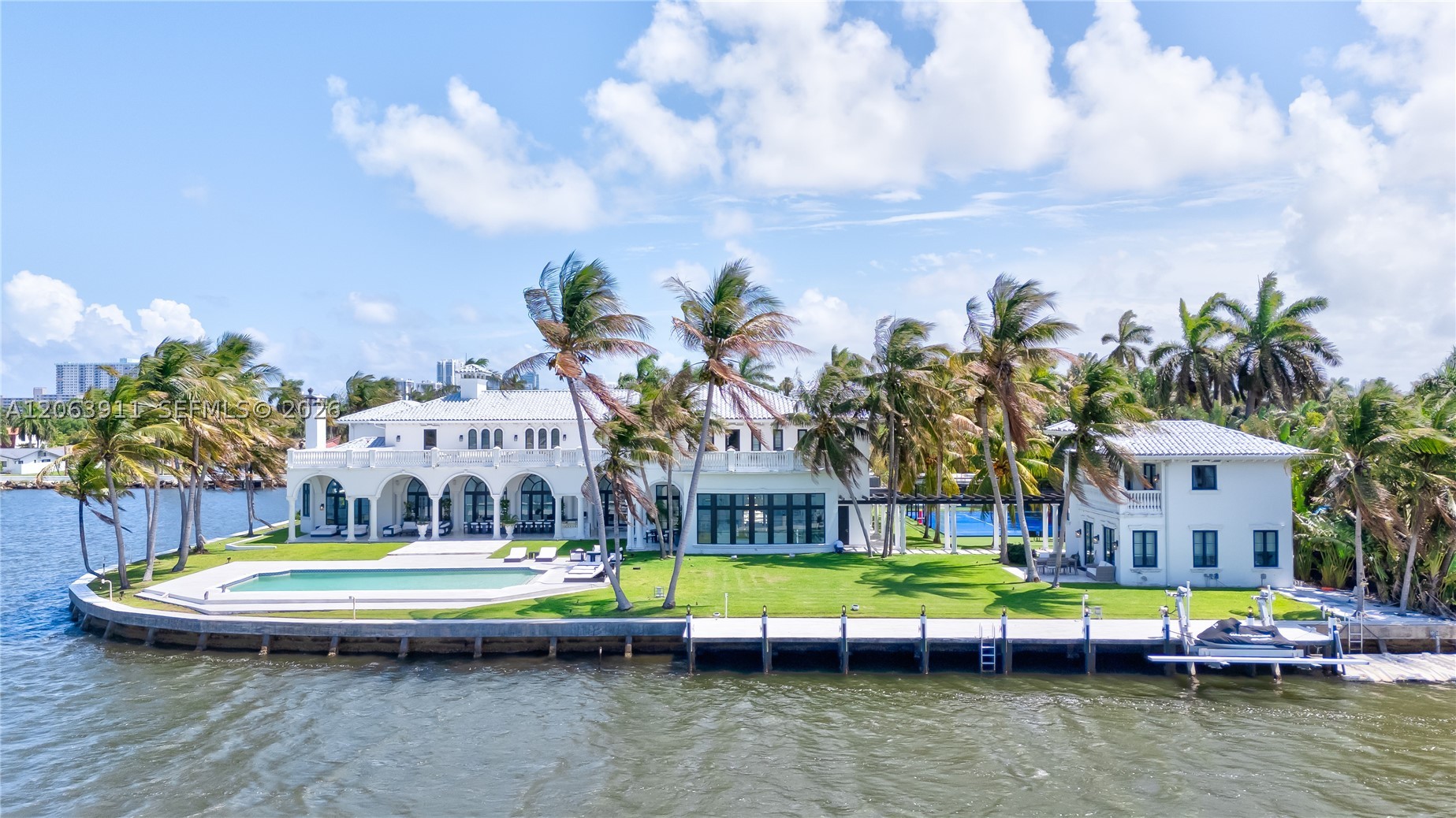 900 S Northlake Dr Hollywood, FL 33019
