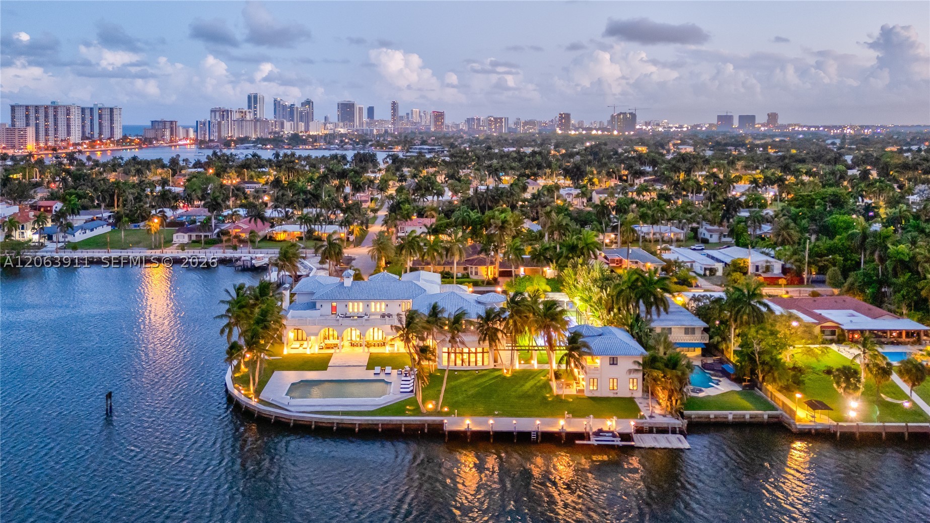 900 S Northlake Dr Hollywood, FL 33019