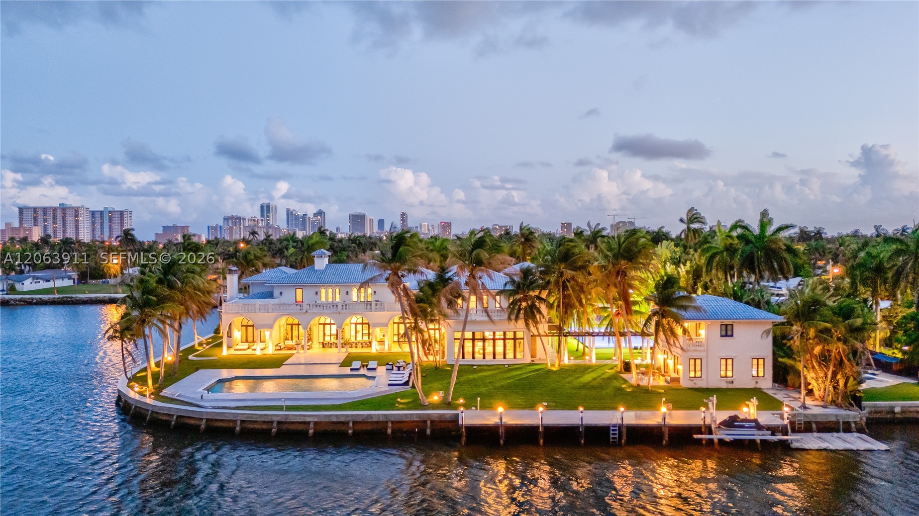 900 S Northlake Dr Hollywood, FL 33019