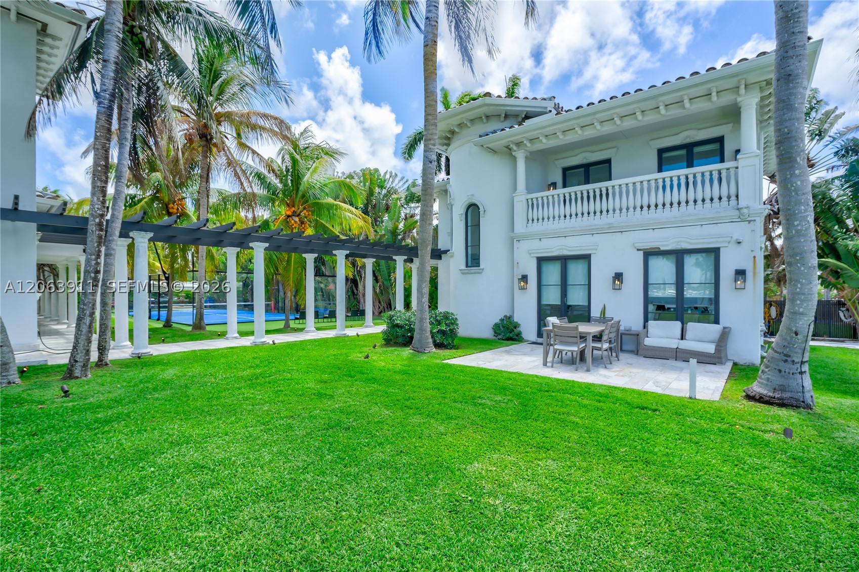 900 S Northlake Dr Hollywood, FL 33019