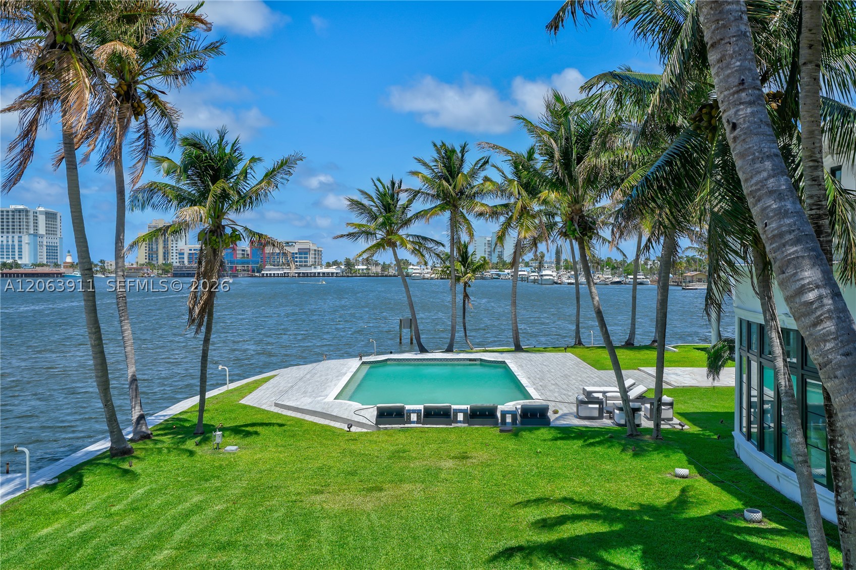900 S Northlake Dr Hollywood, FL 33019