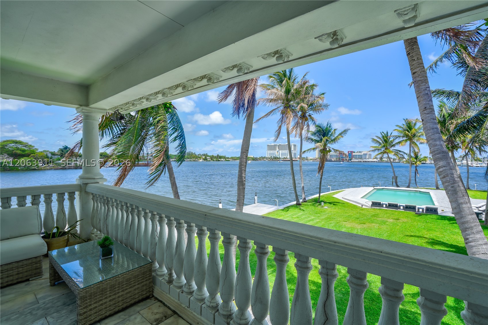 900 S Northlake Dr Hollywood, FL 33019