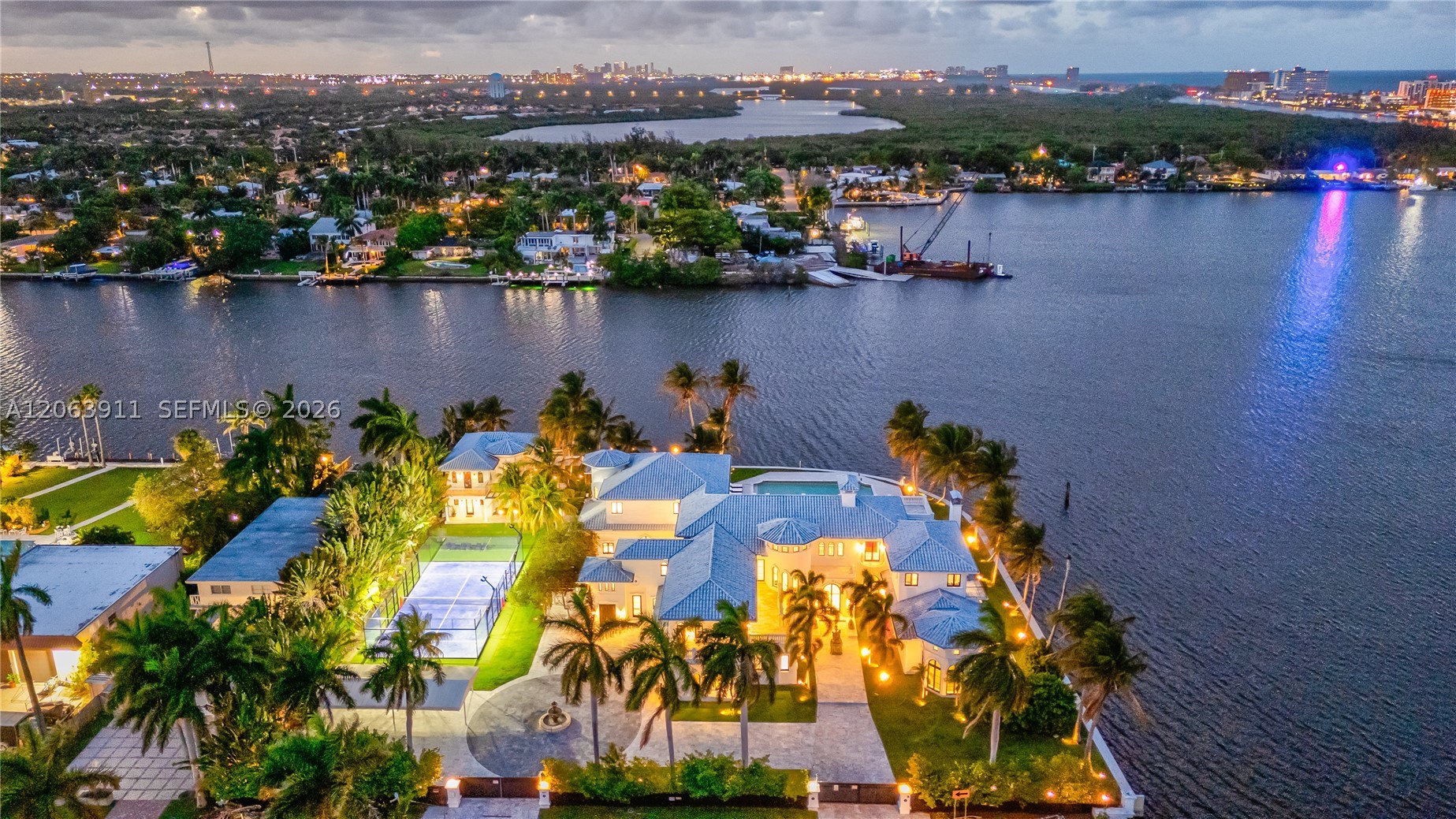 900 S Northlake Dr Hollywood, FL 33019