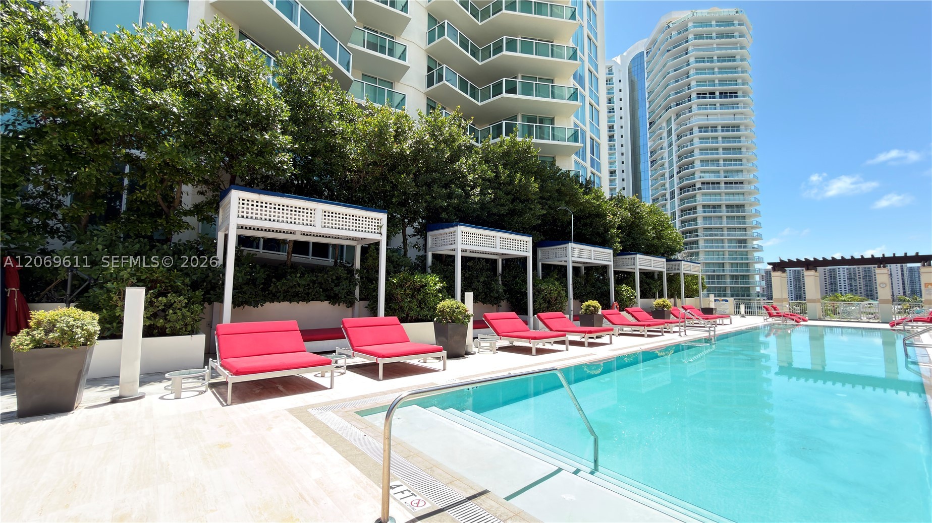 image St Tropez Sunny Isles80