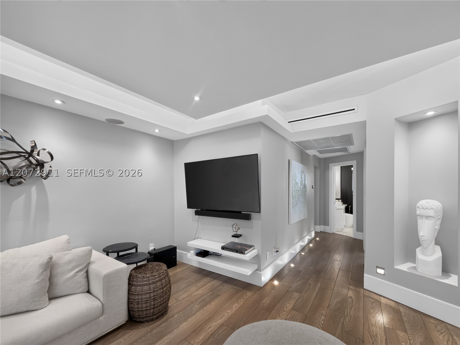 10190 Collins Ave #204 Bal Harbour, FL 33154