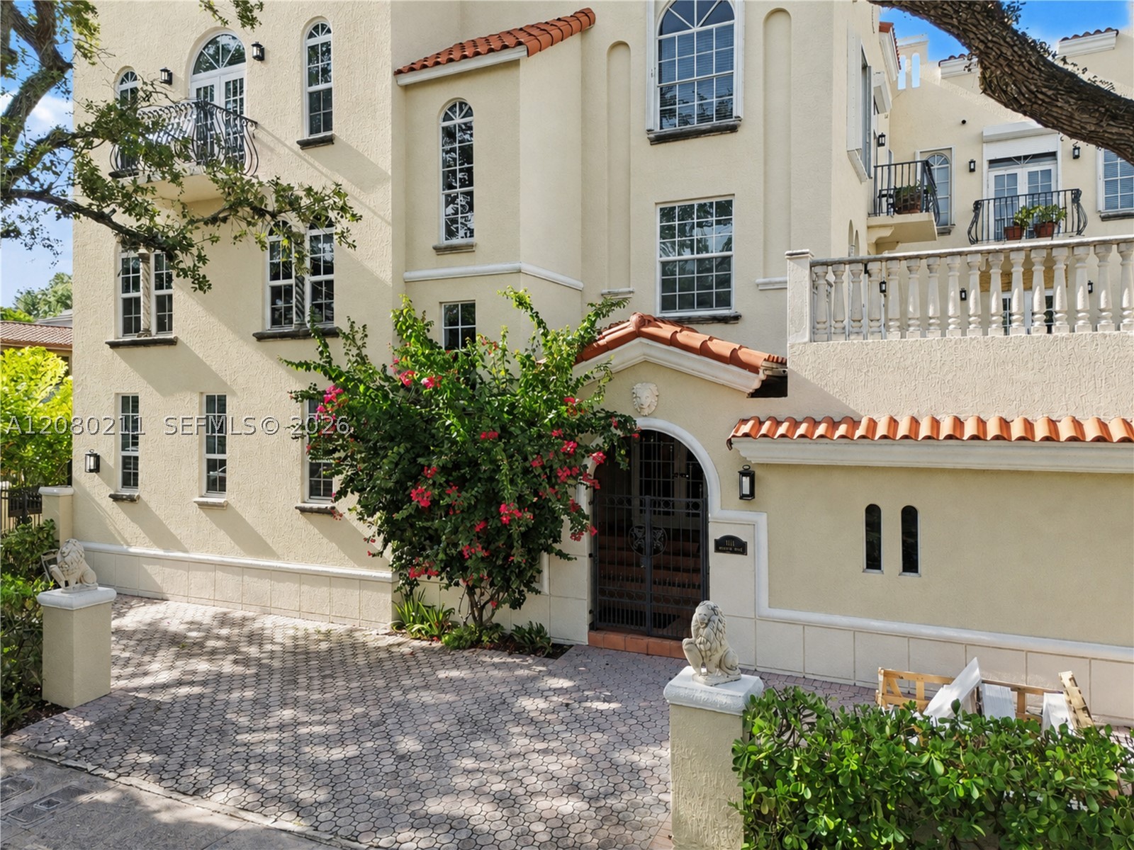 111 Edgewater Dr #3B