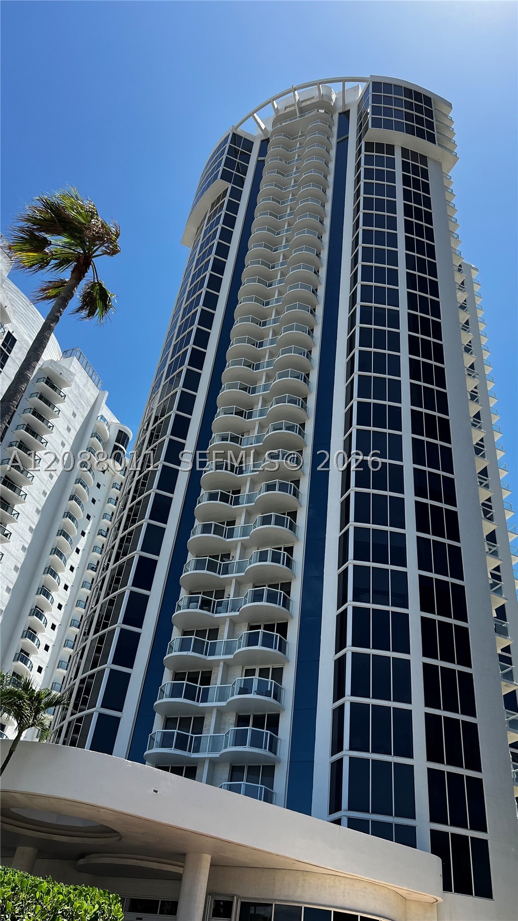 18671 Collins Ave #2104