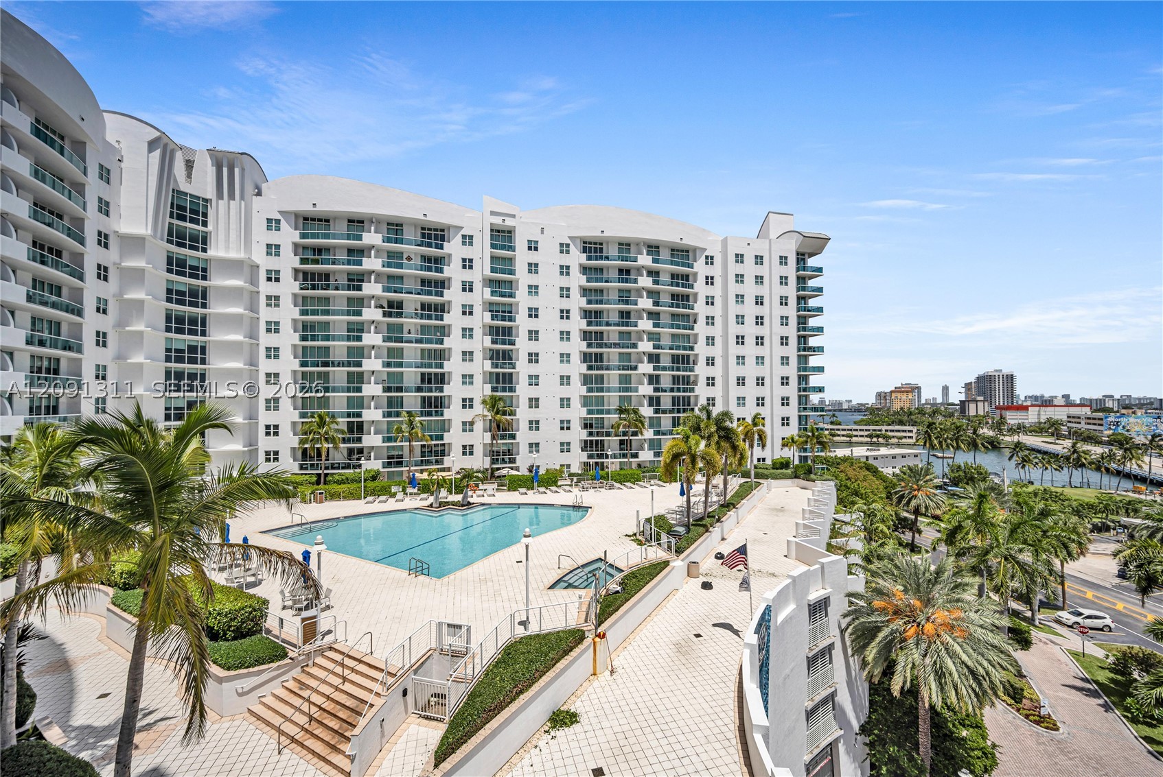 7900 Harbor Is Dr #825