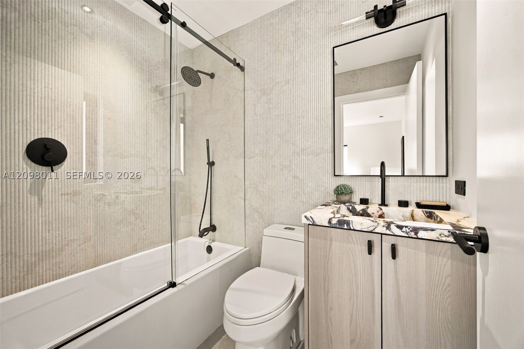 2350 SW 25th Ter Miami, FL 33133