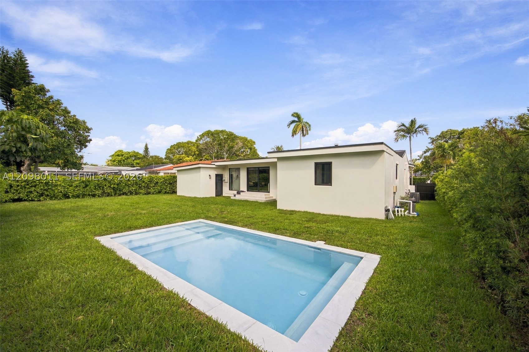2350 SW 25th Ter Miami, FL 33133