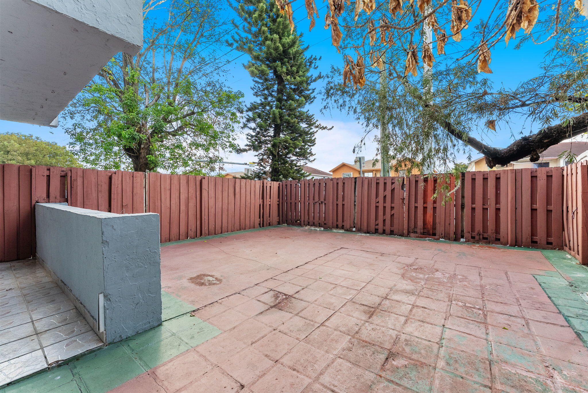 1725 W 60th #F126 Hialeah, FL 33012