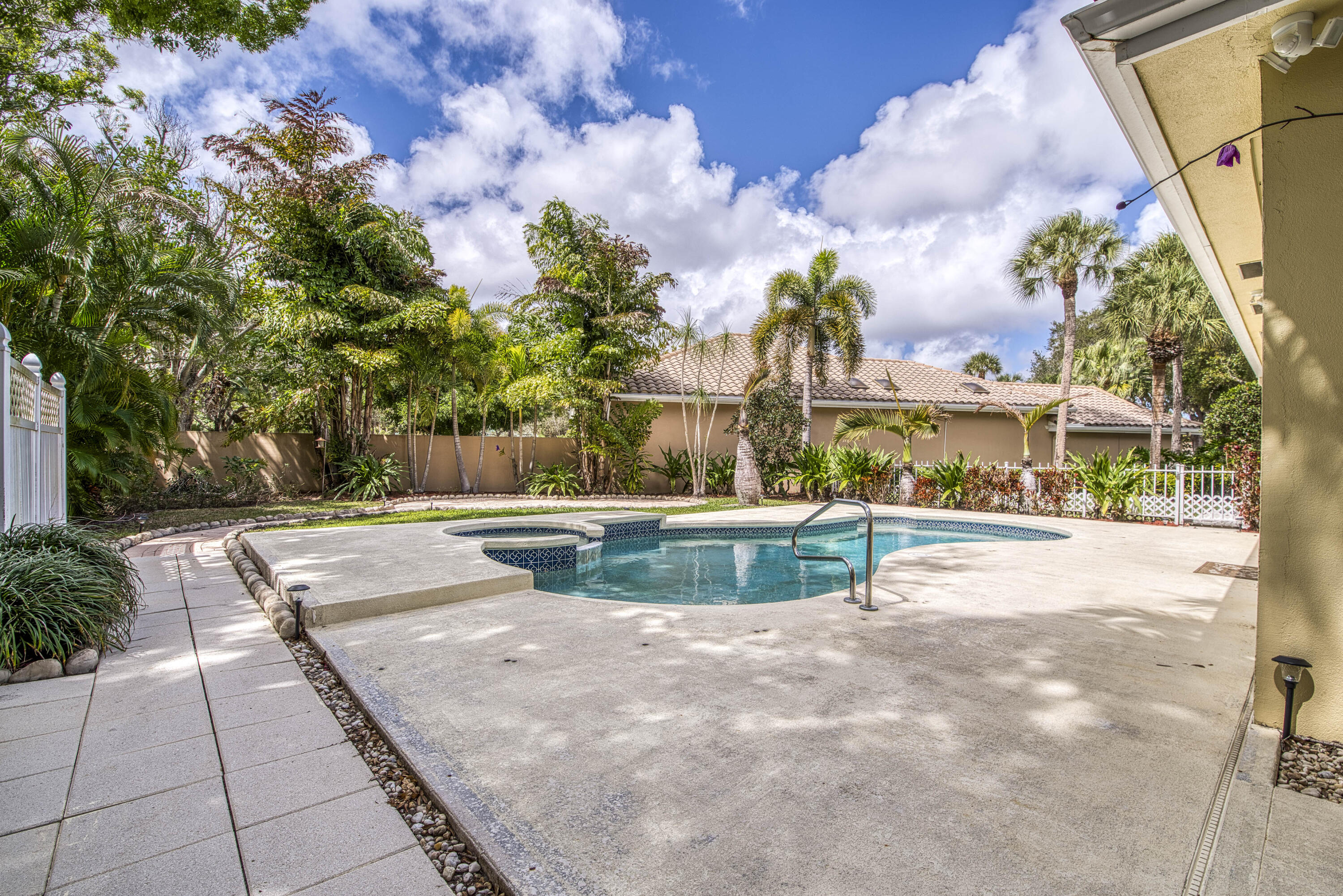 190 S Hampton Jupiter, FL 33458