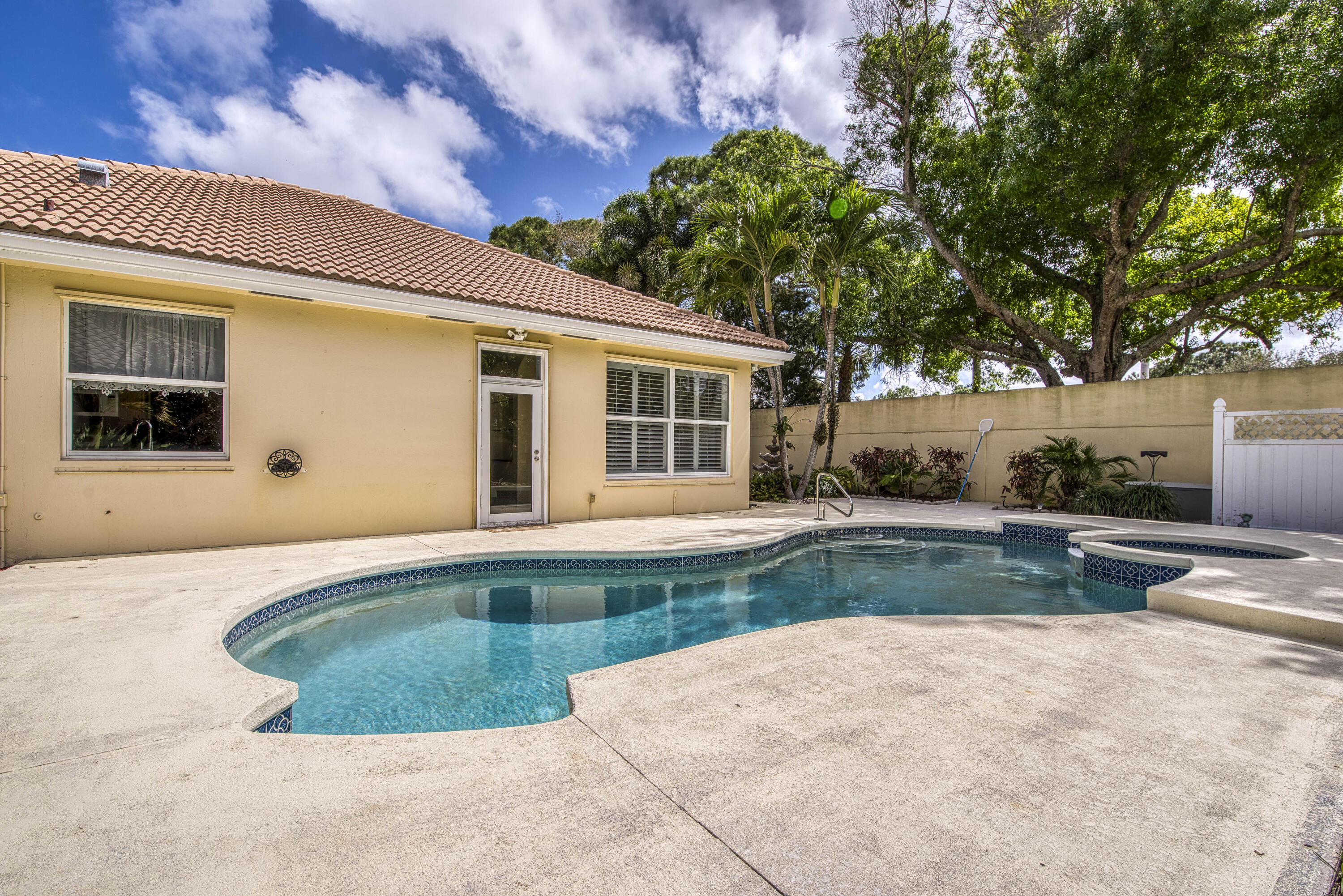 190 S Hampton Jupiter, FL 33458
