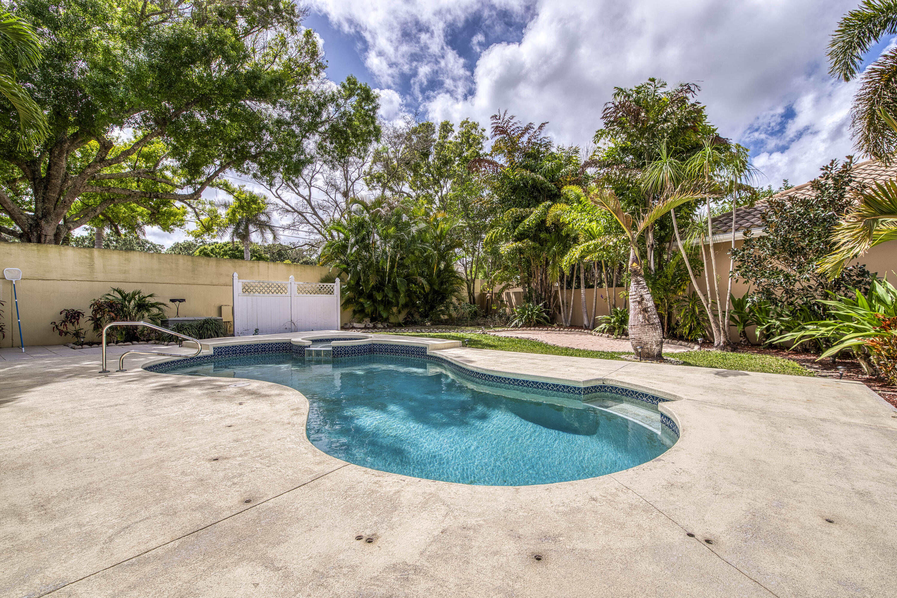 190 S Hampton Jupiter, FL 33458
