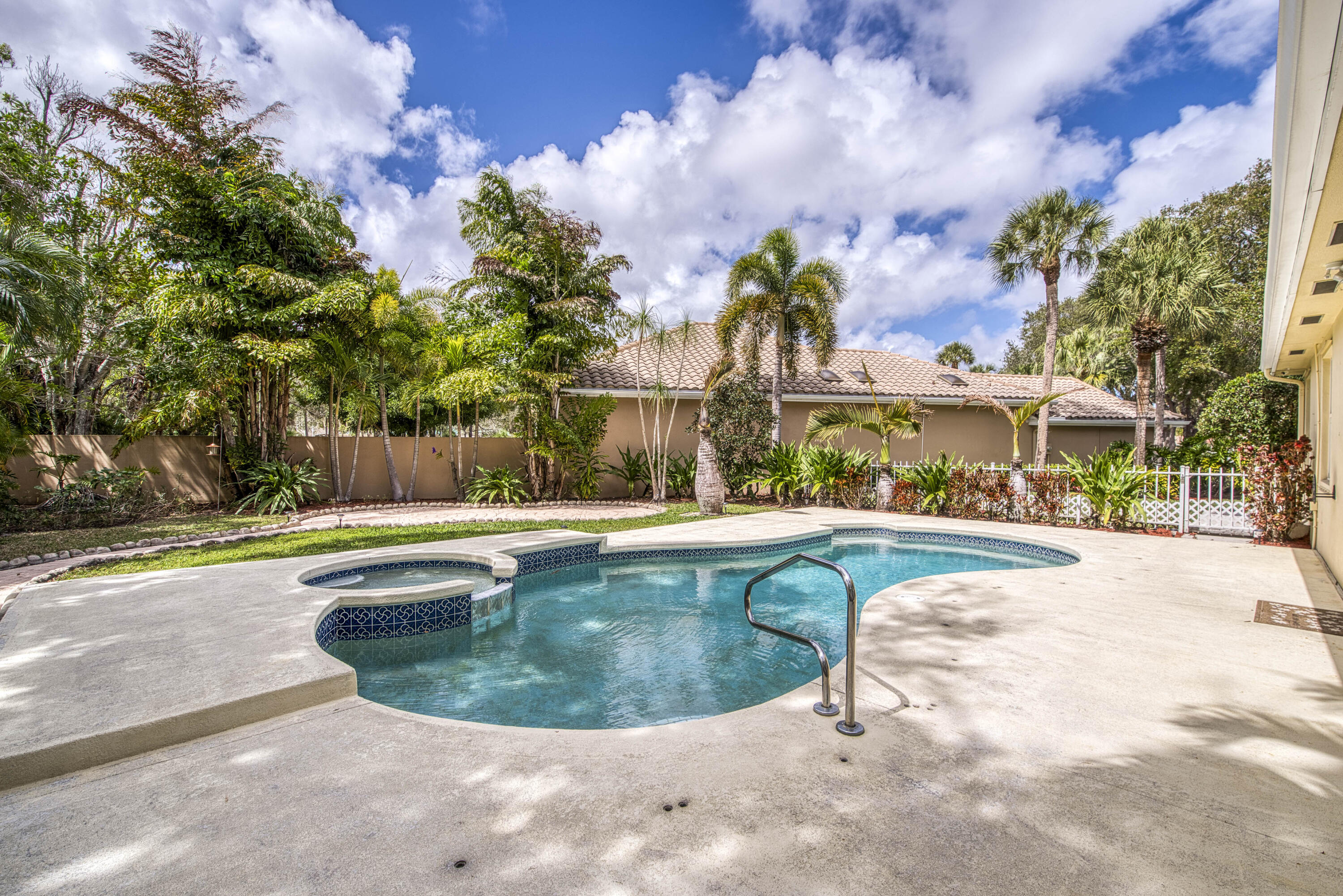 190 S Hampton Jupiter, FL 33458