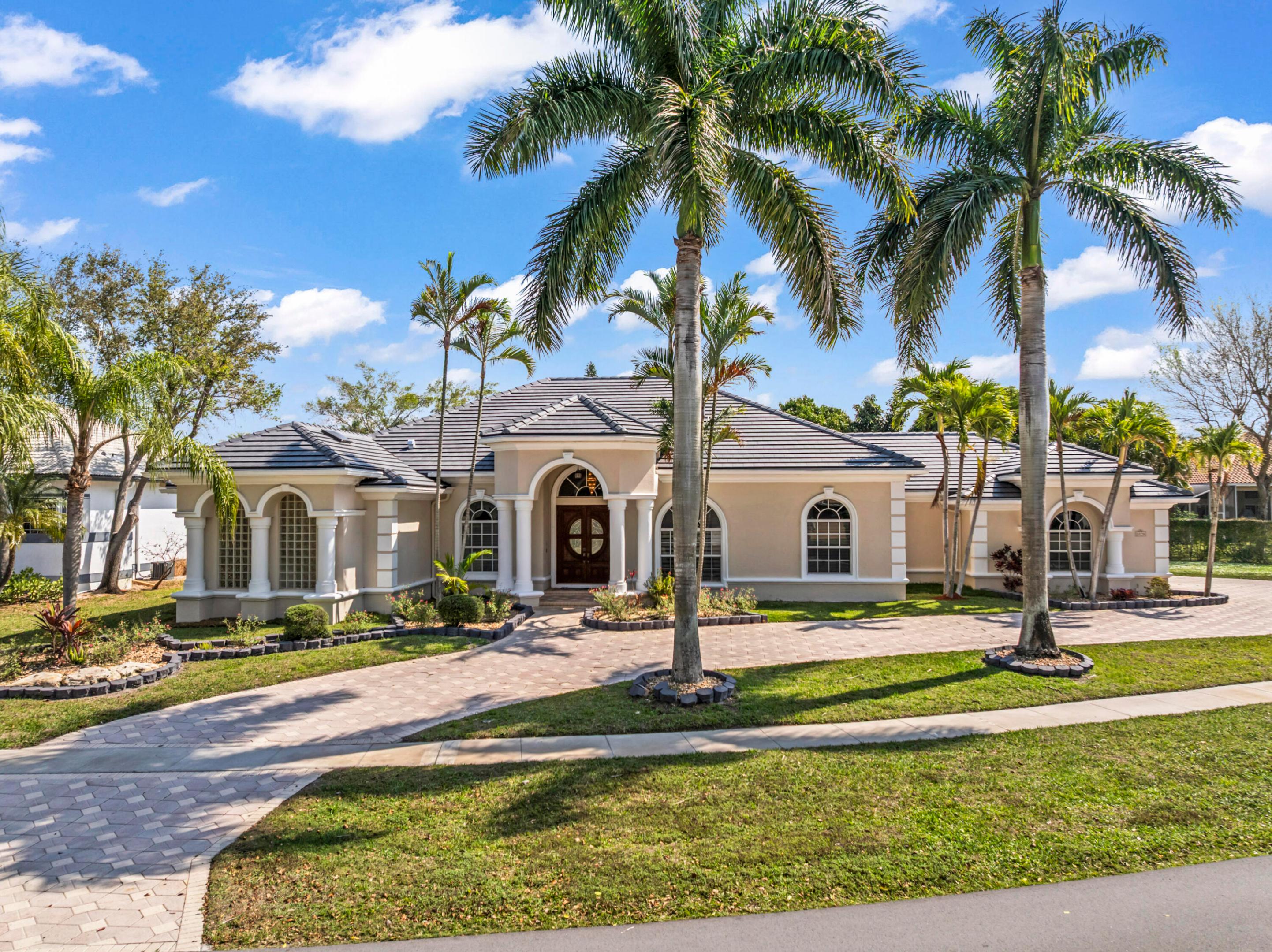 2296 Greenview Cv Wellington, FL 33414