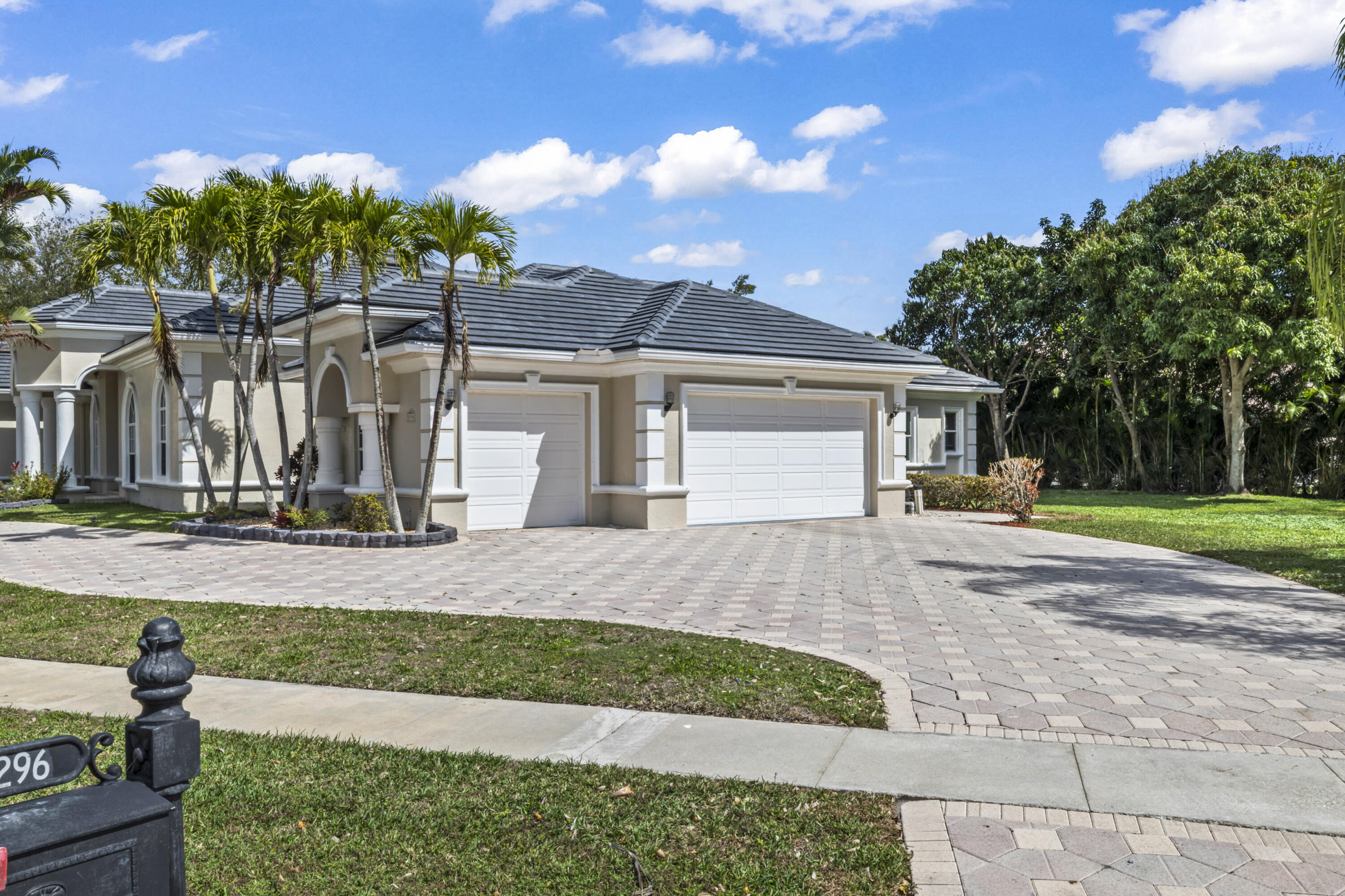 2296 Greenview Cv Wellington, FL 33414