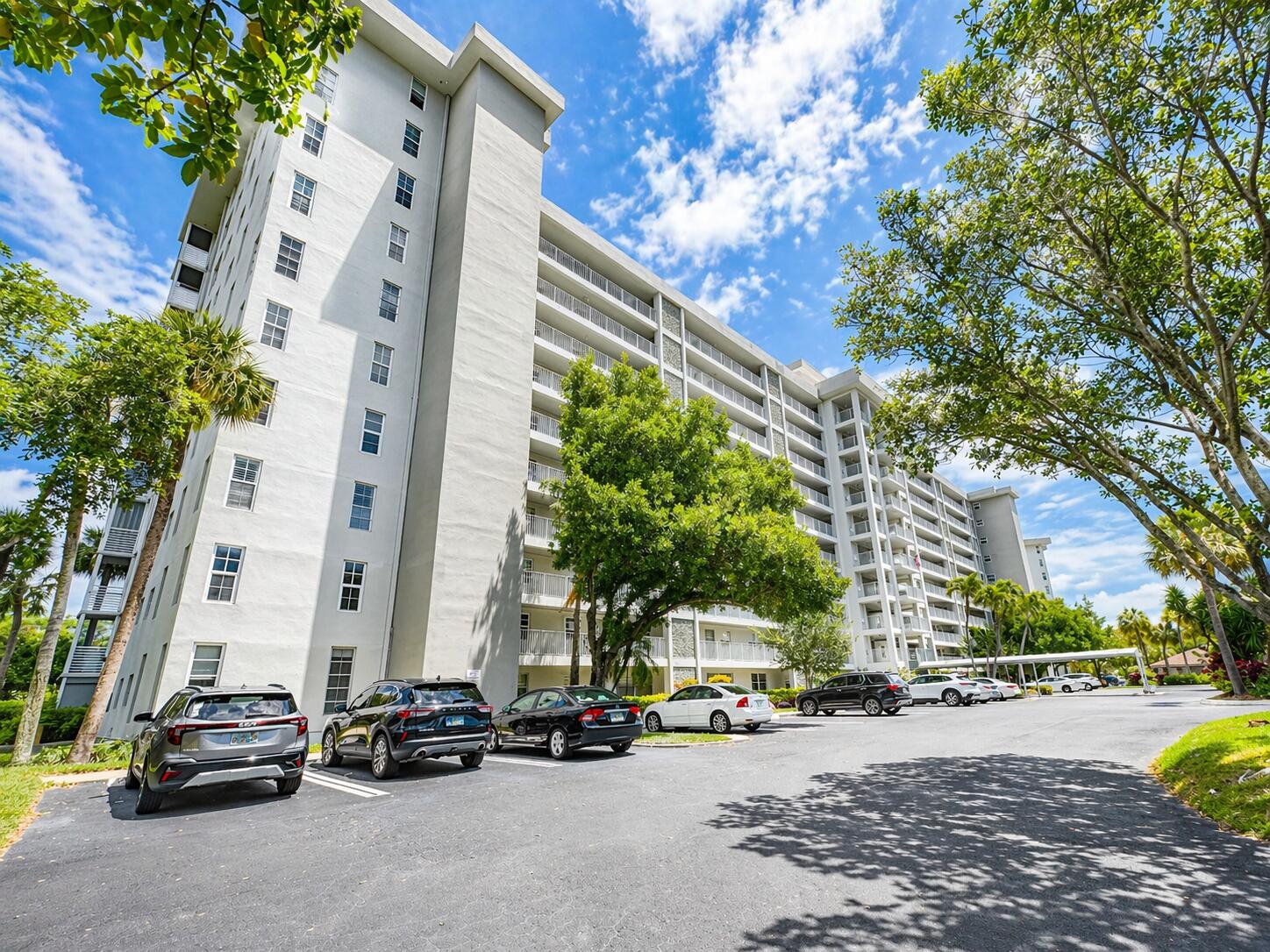 4015 W Palm Aire #205