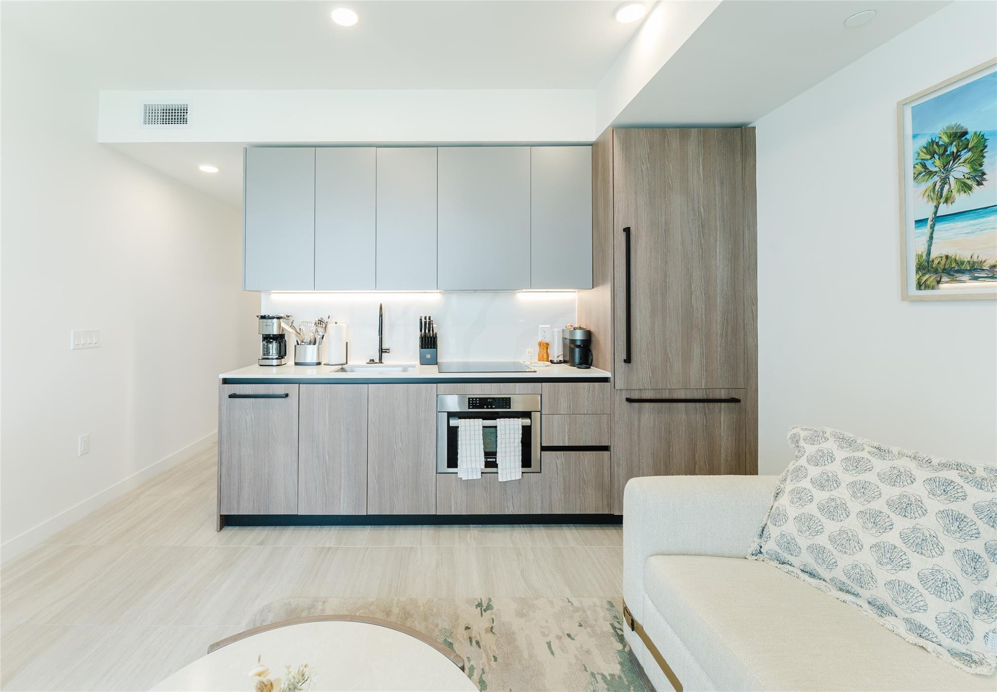 580 72nd #1413 Miami Beach, FL 33141