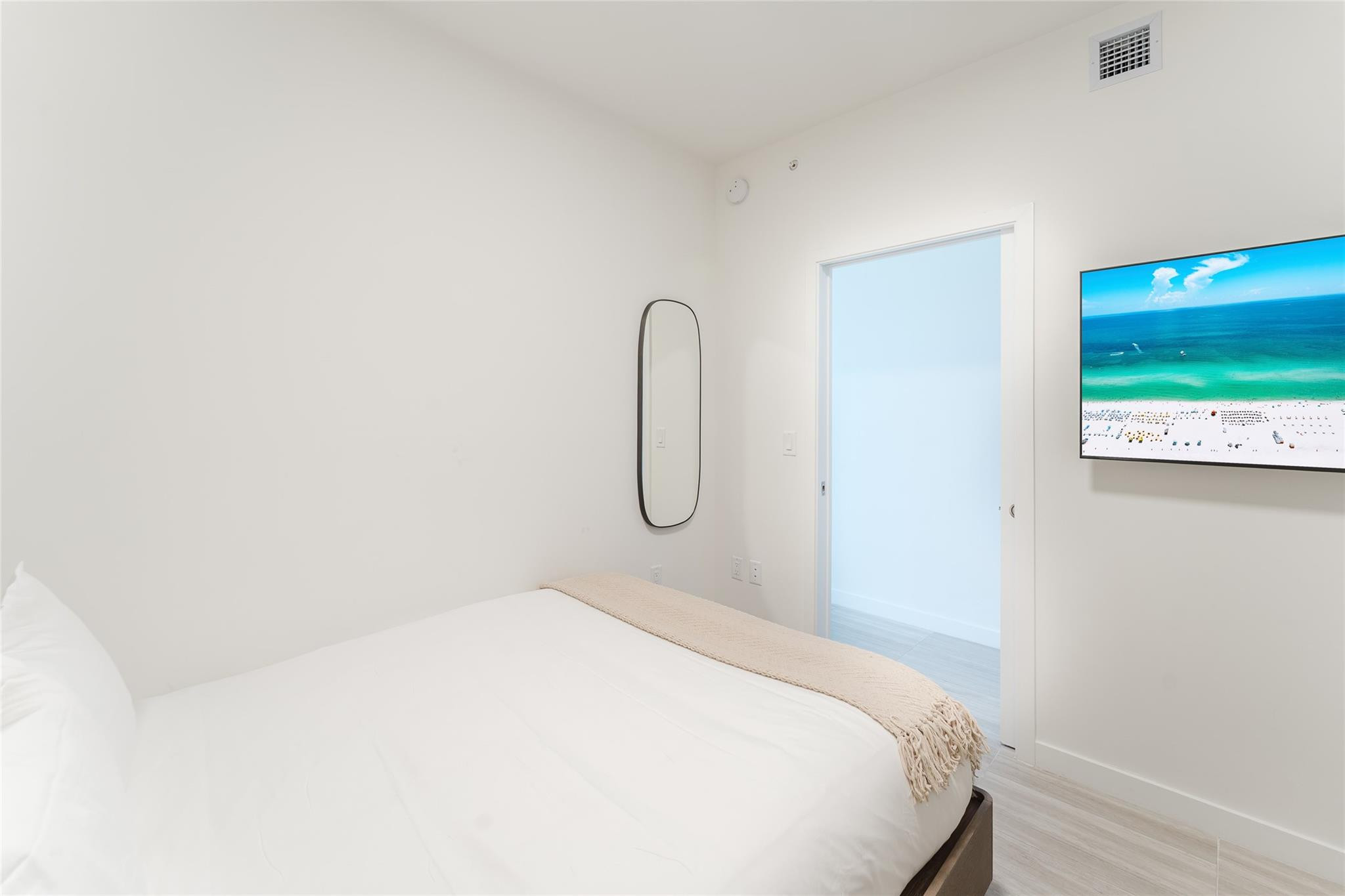 580 72nd #1413 Miami Beach, FL 33141