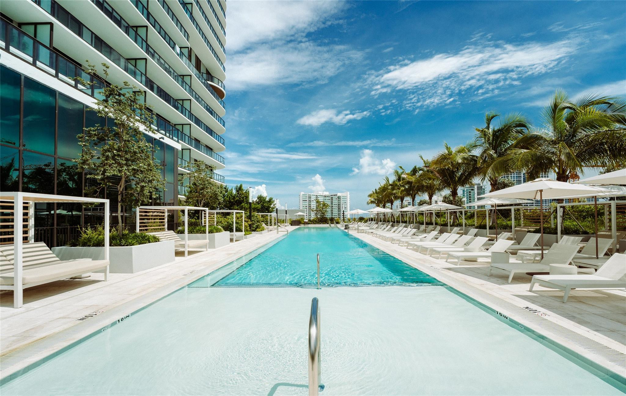 580 72nd #1413 Miami Beach, FL 33141