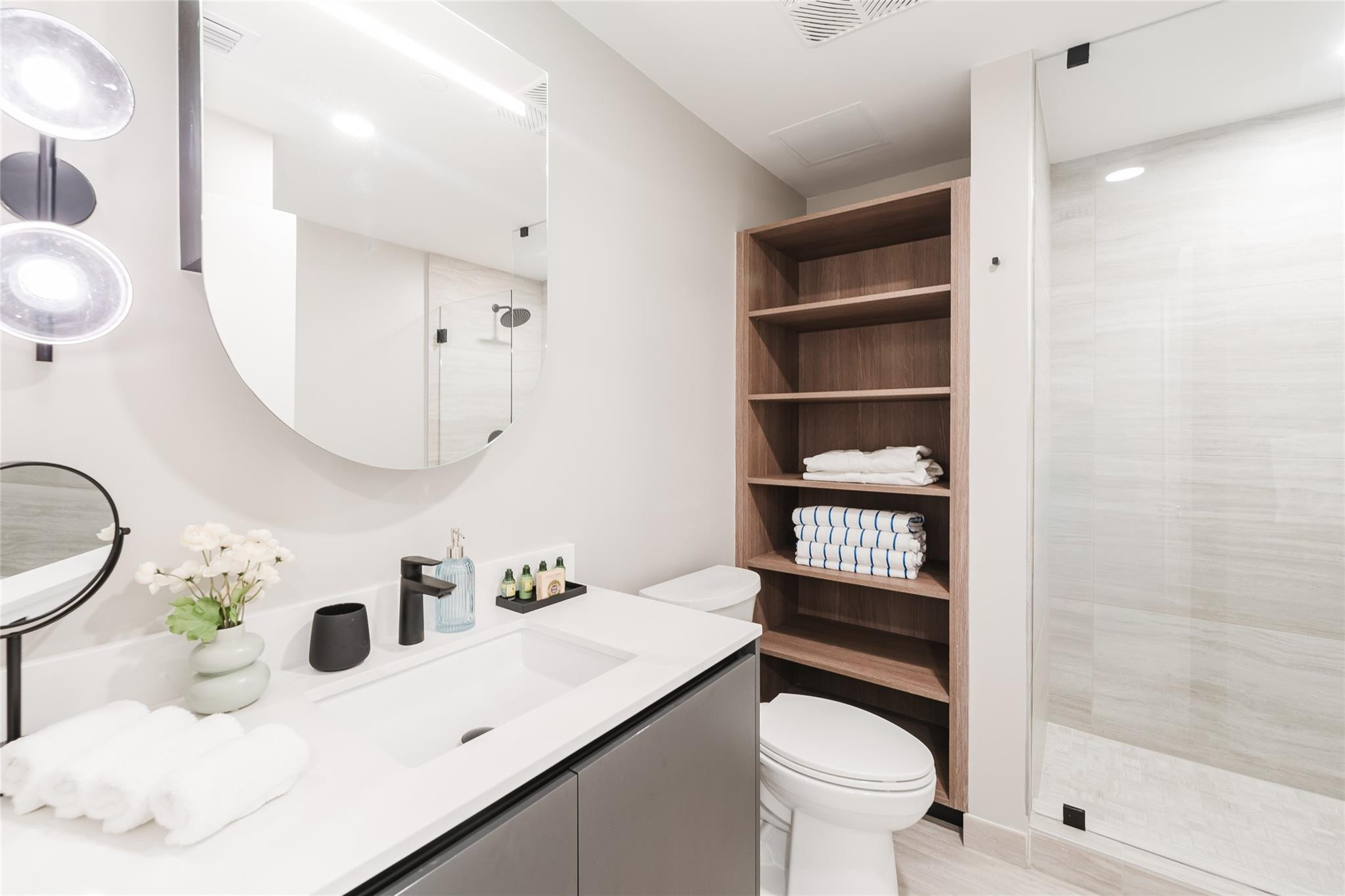 580 72nd #1413 Miami Beach, FL 33141