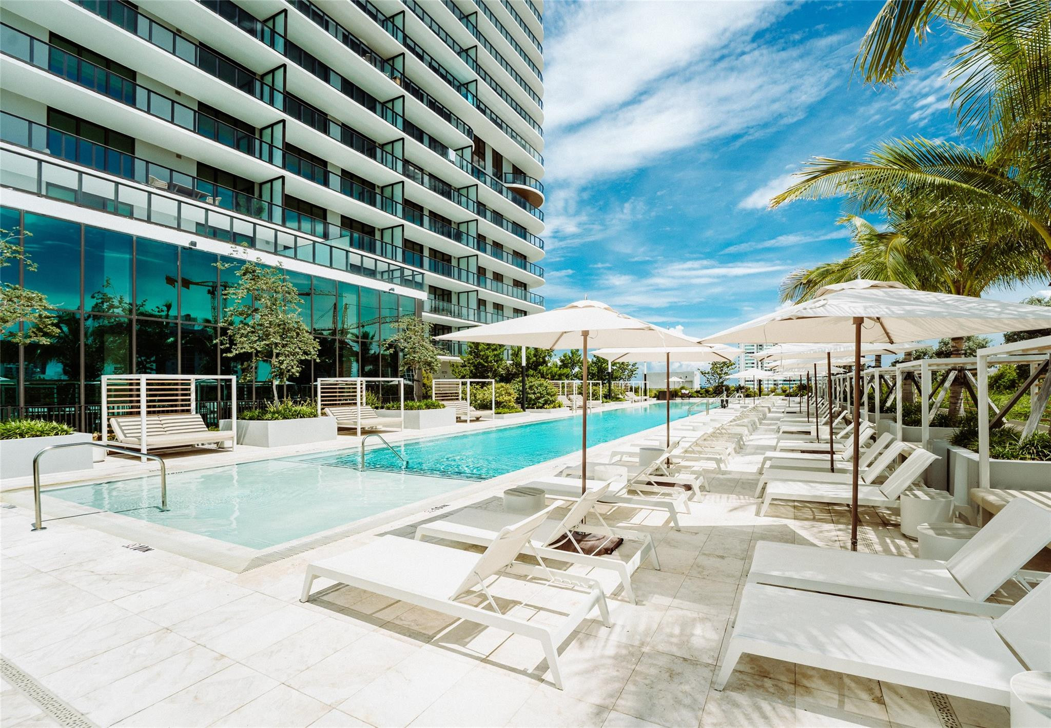 580 72nd #1413 Miami Beach, FL 33141