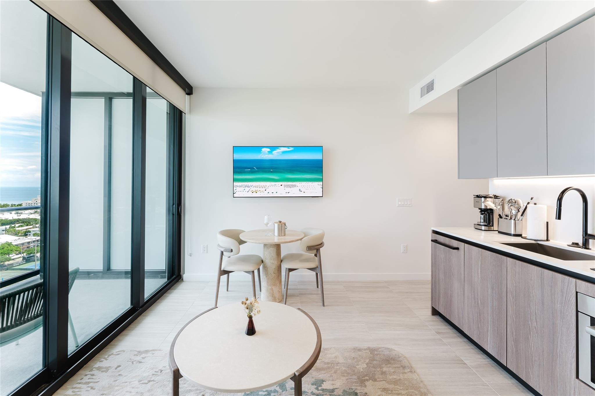 580 72nd #1413 Miami Beach, FL 33141