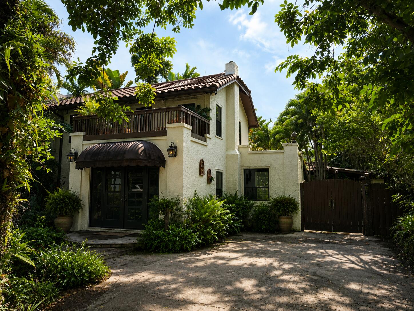 535 N Victoria Park