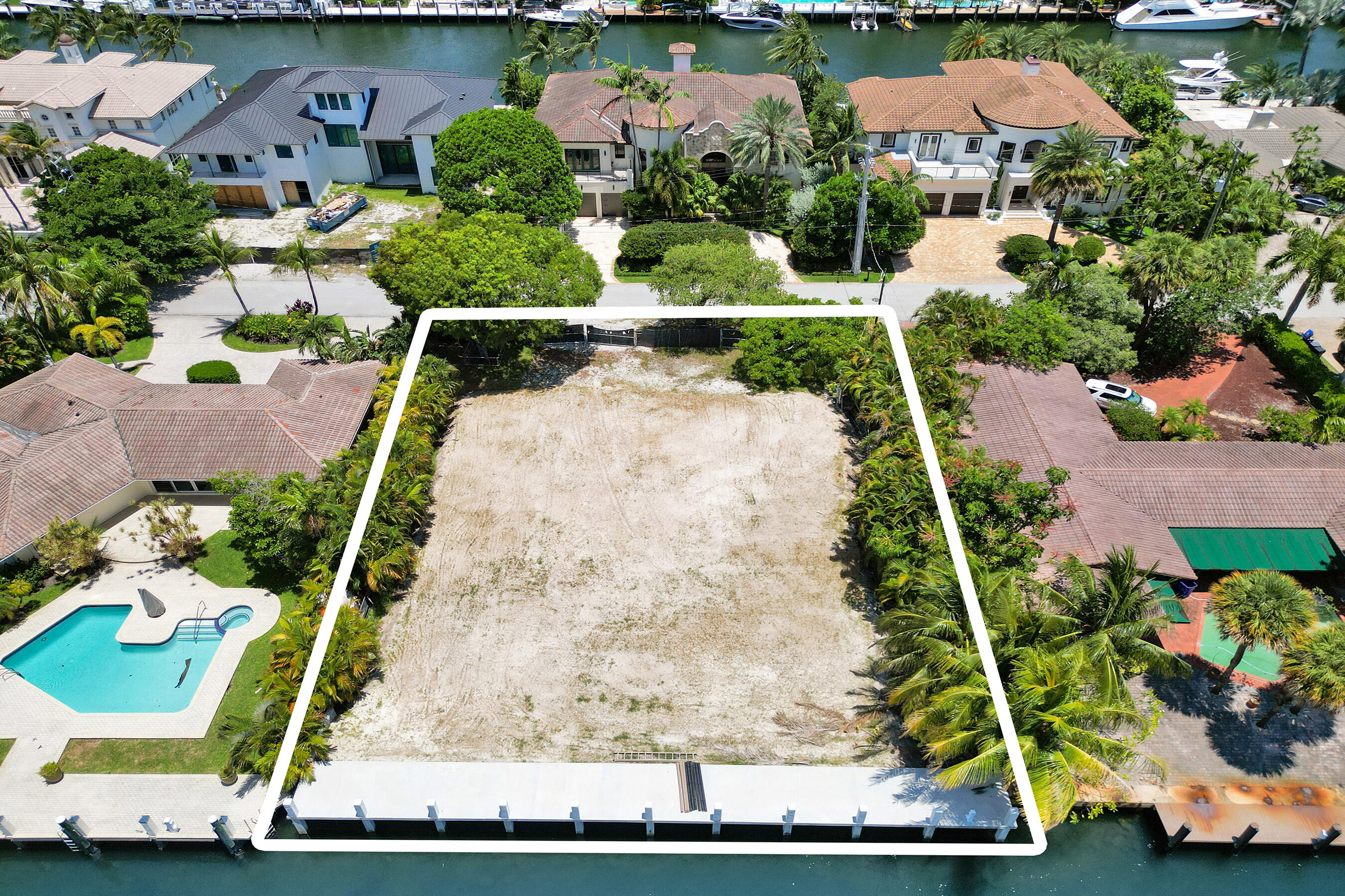 2552 Mercedes Fort Lauderdale, FL 33316