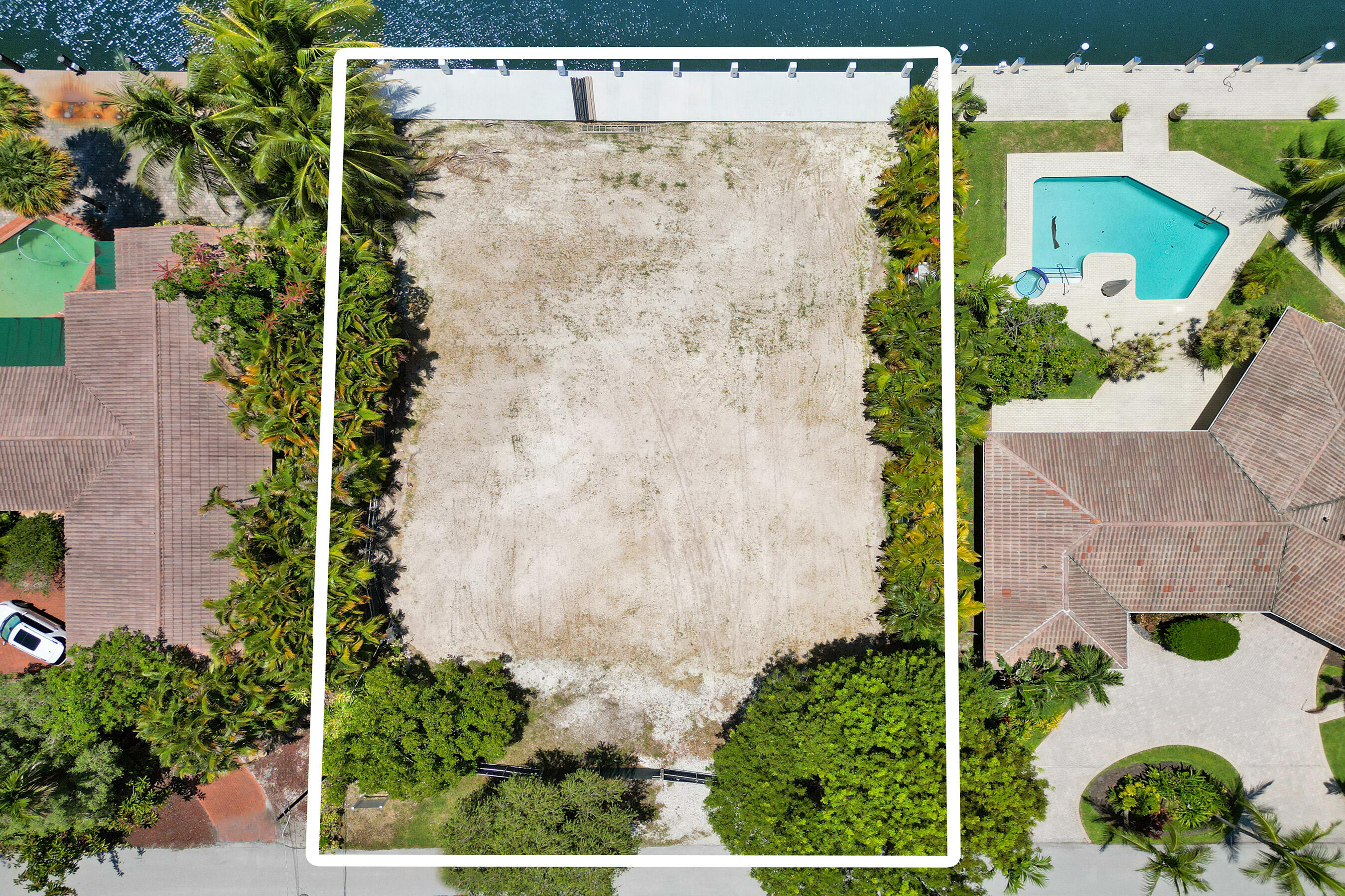 2552 Mercedes Fort Lauderdale, FL 33316