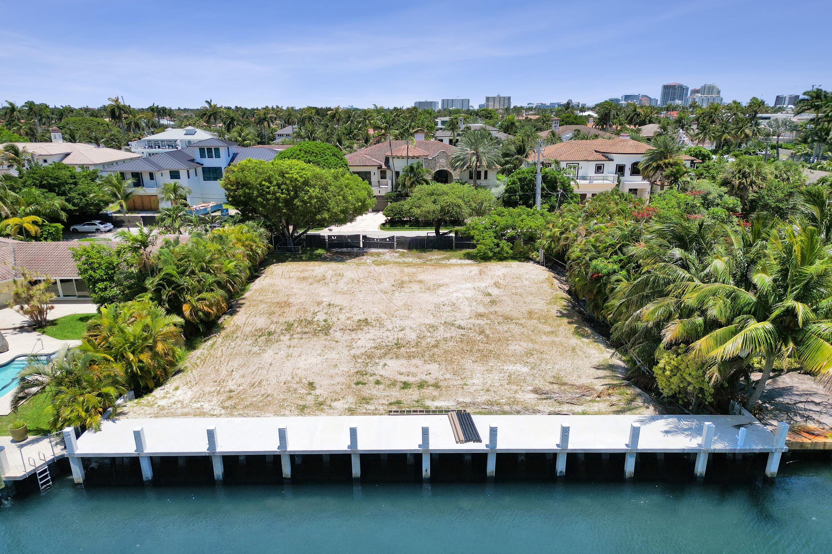 2552 Mercedes Fort Lauderdale, FL 33316