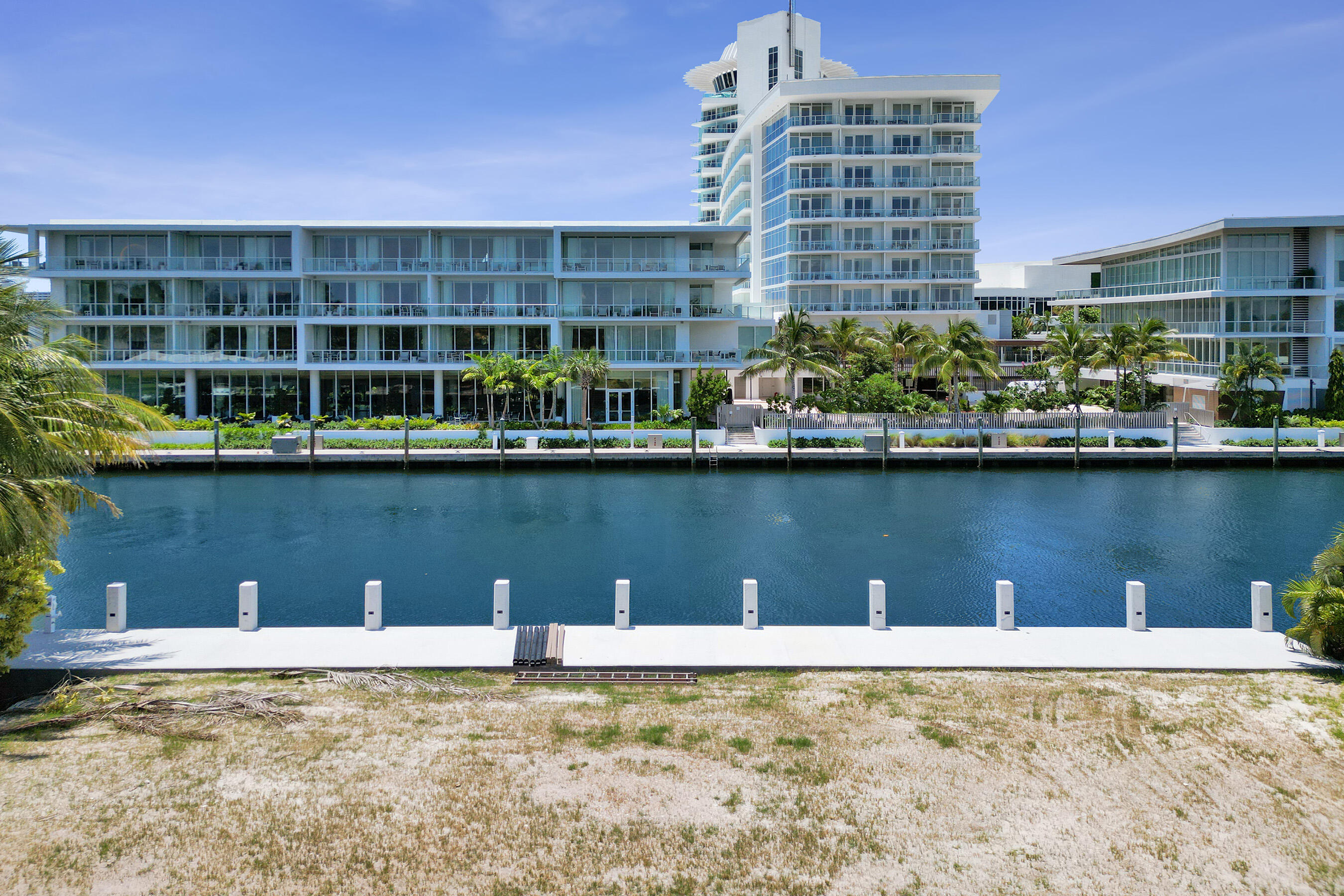 2552 Mercedes Fort Lauderdale, FL 33316