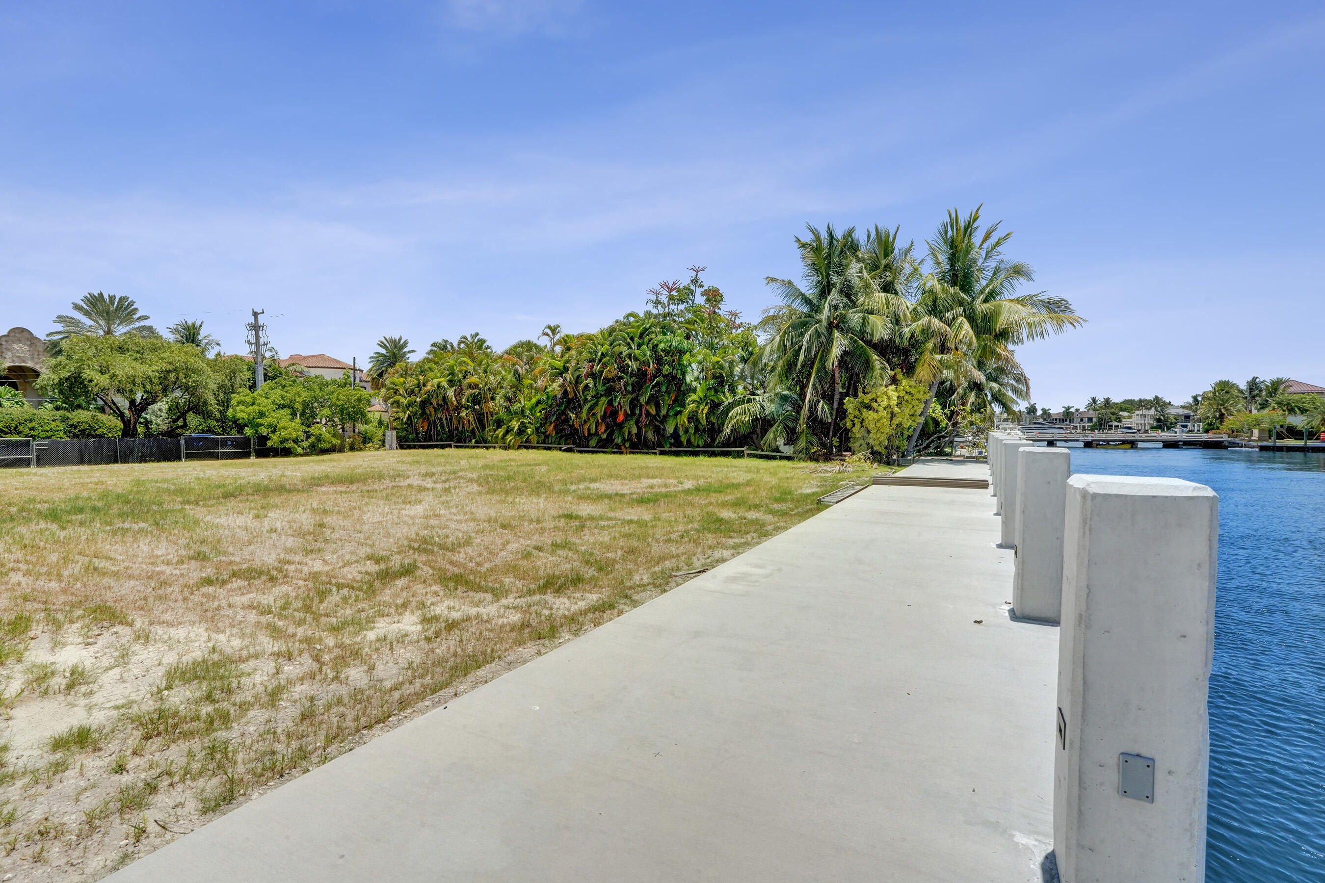 2552 Mercedes Fort Lauderdale, FL 33316