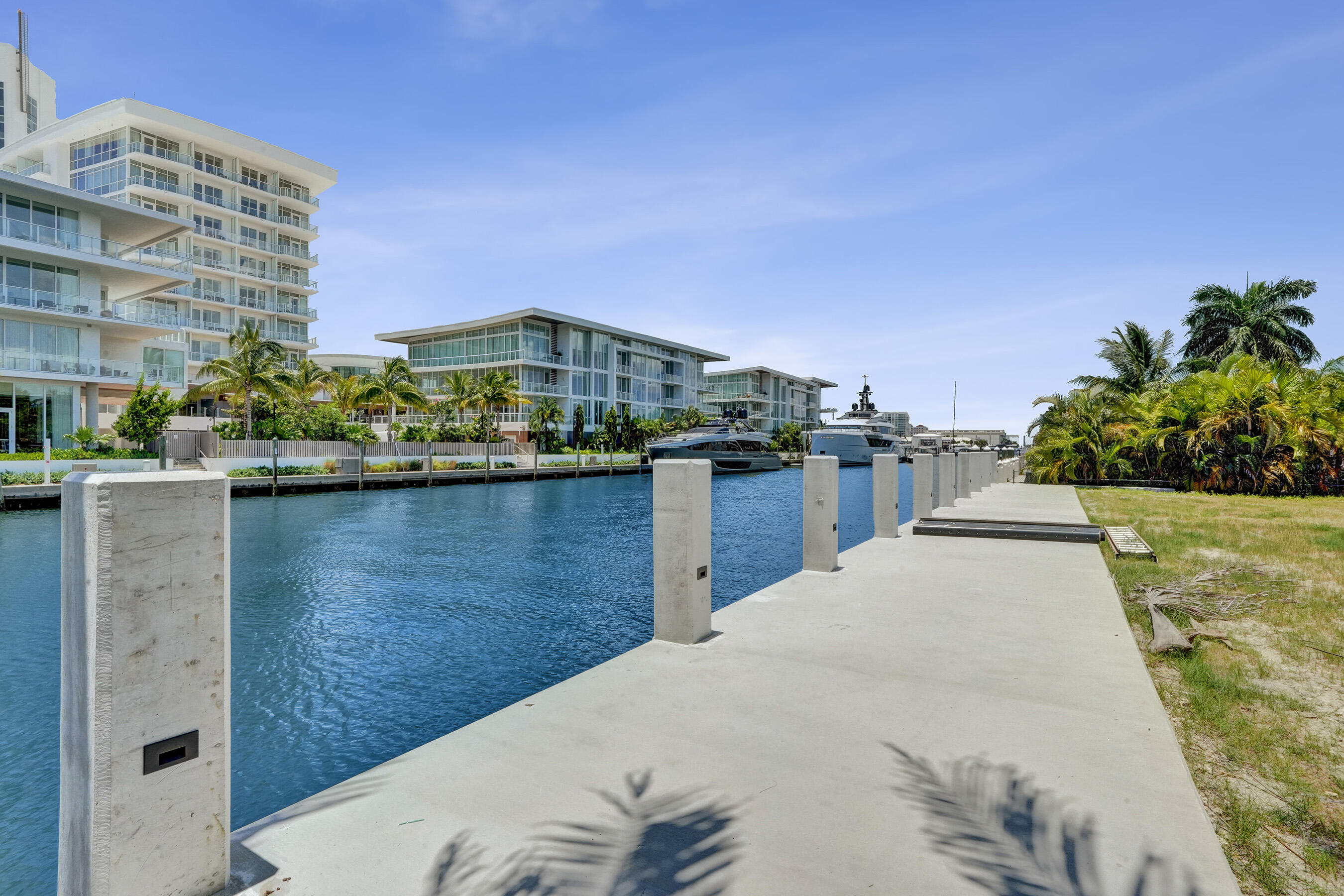 2552 Mercedes Fort Lauderdale, FL 33316