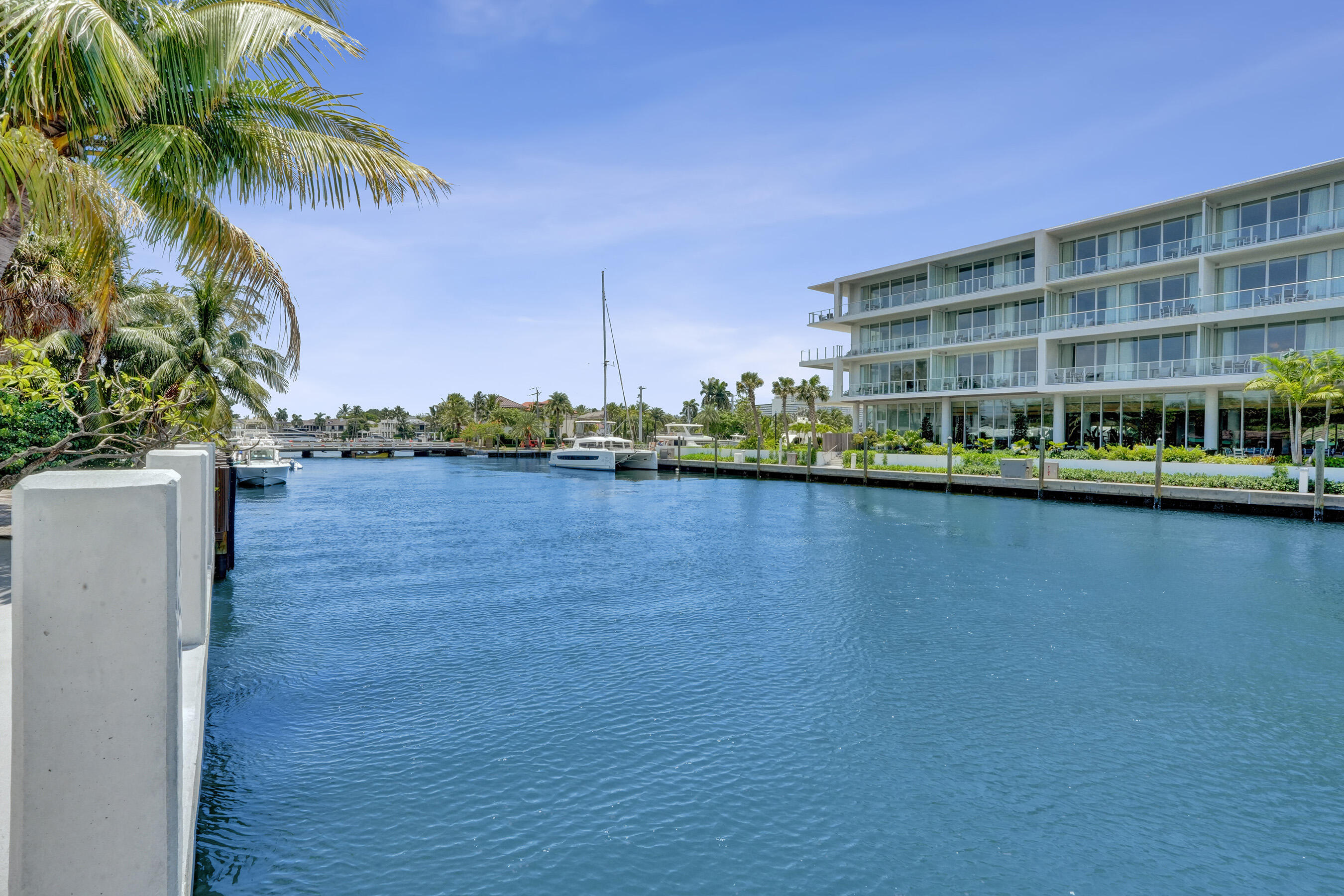 2552 Mercedes Fort Lauderdale, FL 33316
