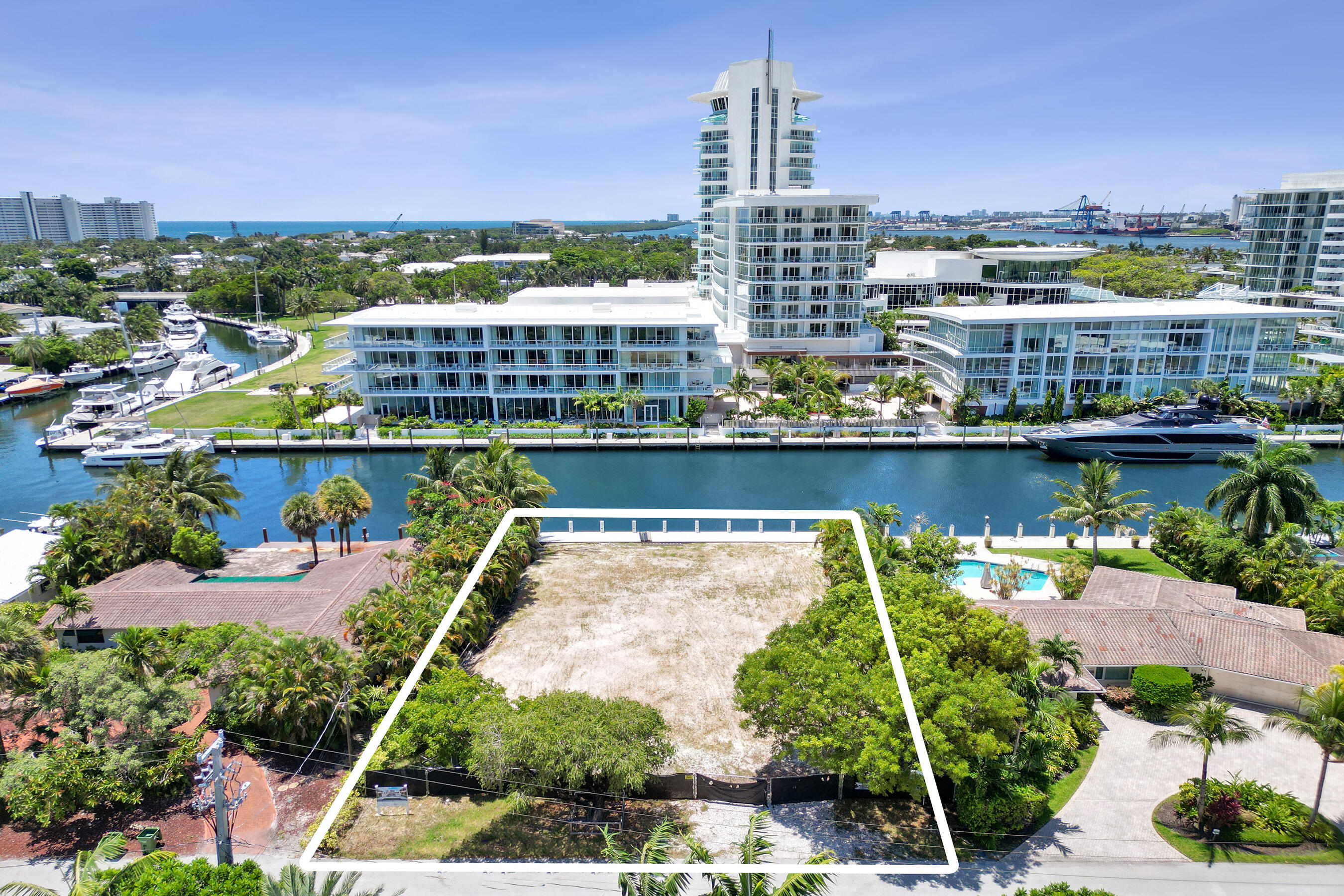 2552 Mercedes Fort Lauderdale, FL 33316