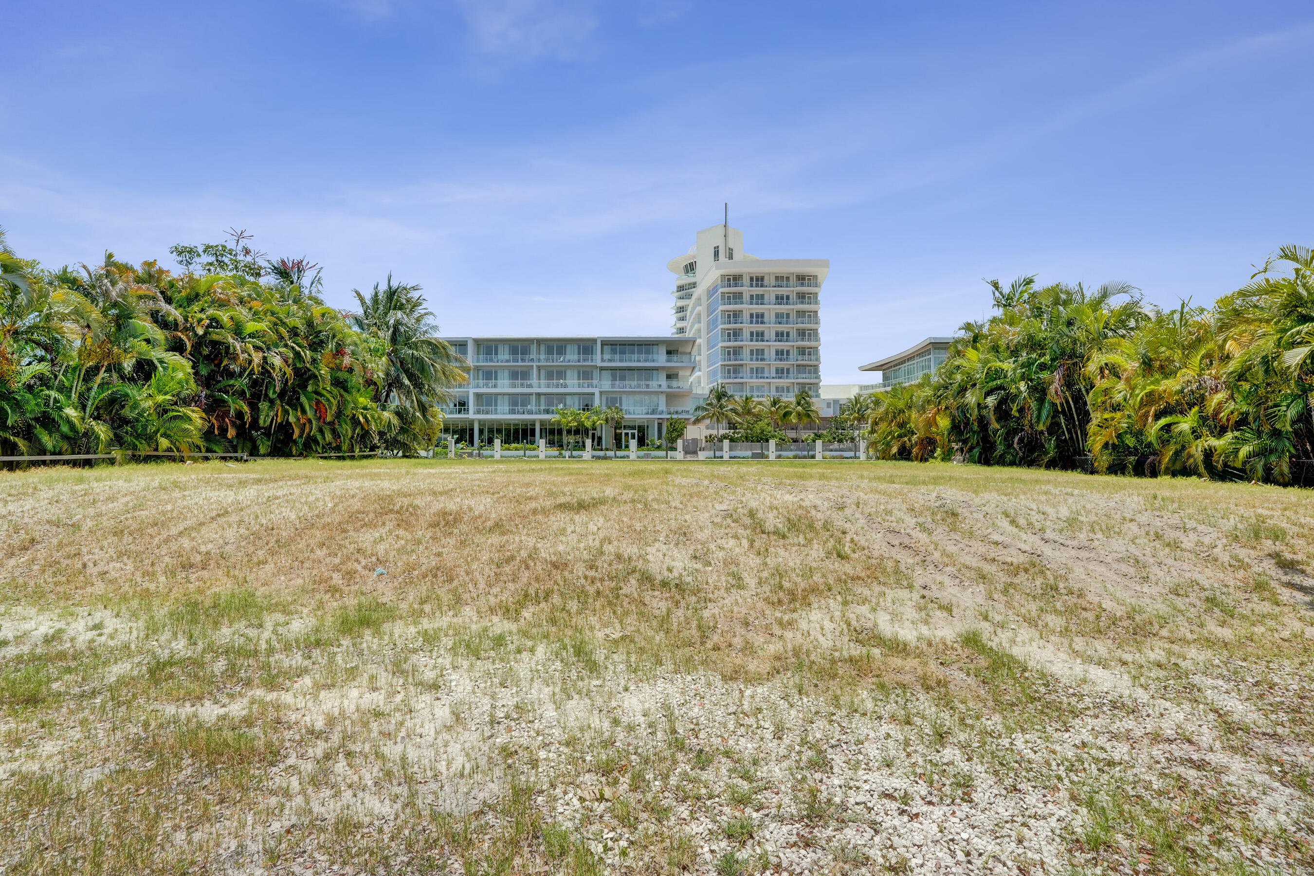 2552 Mercedes Fort Lauderdale, FL 33316