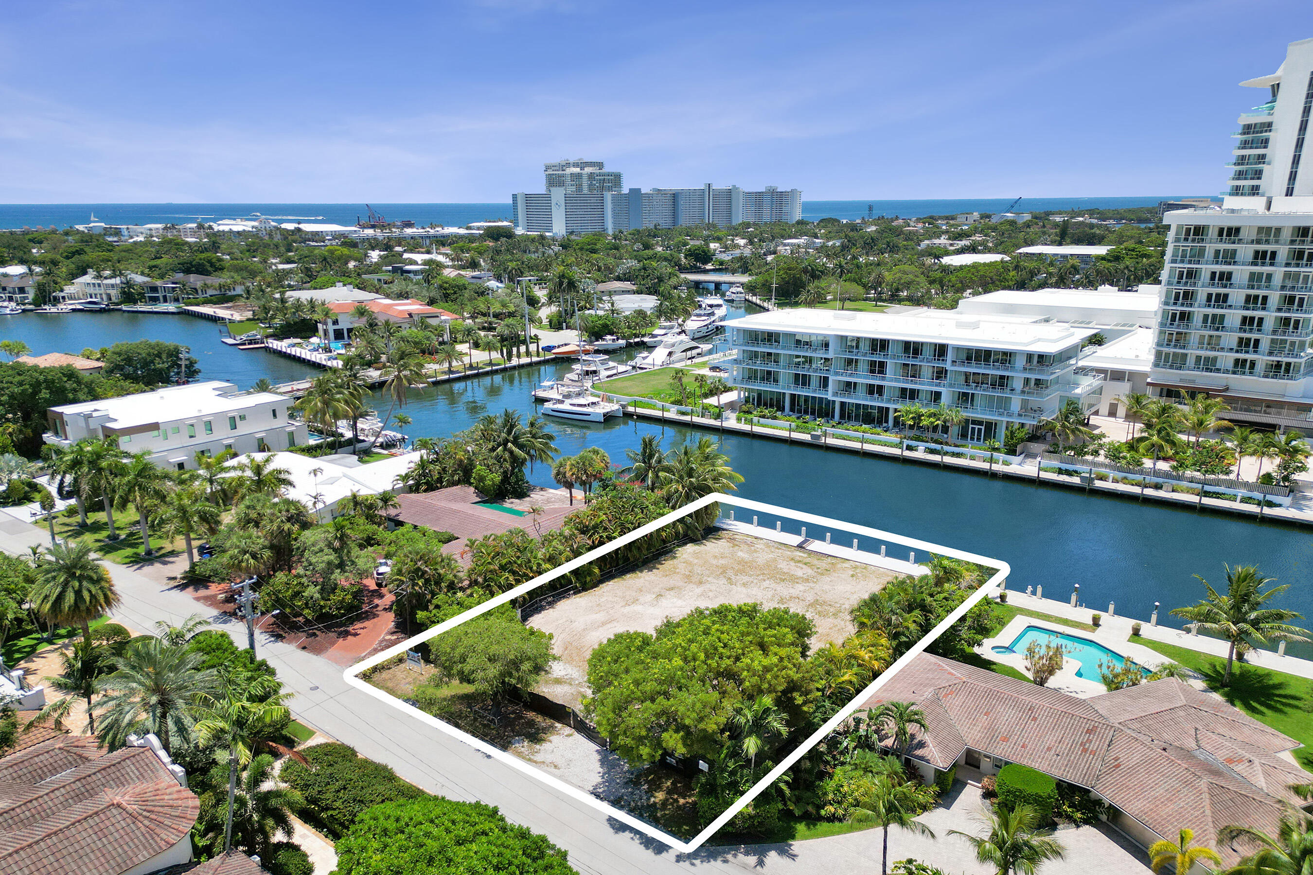 2552 Mercedes Fort Lauderdale, FL 33316