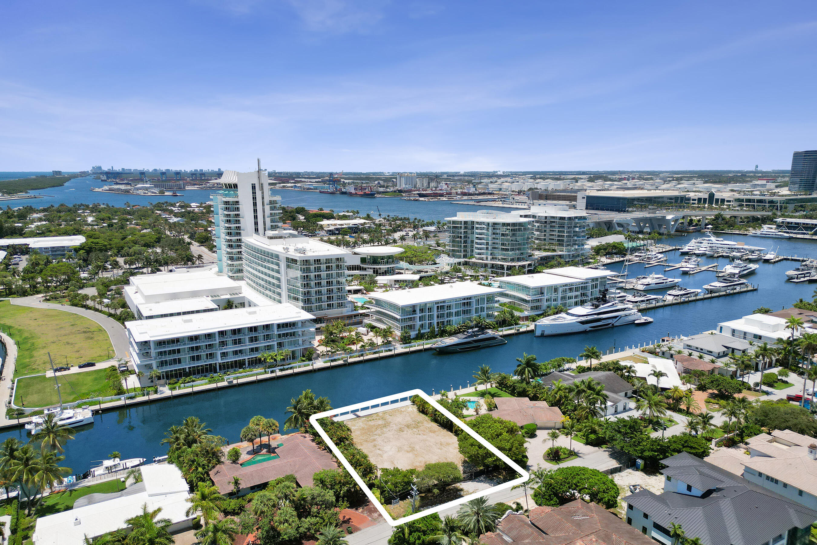 2552 Mercedes Fort Lauderdale, FL 33316