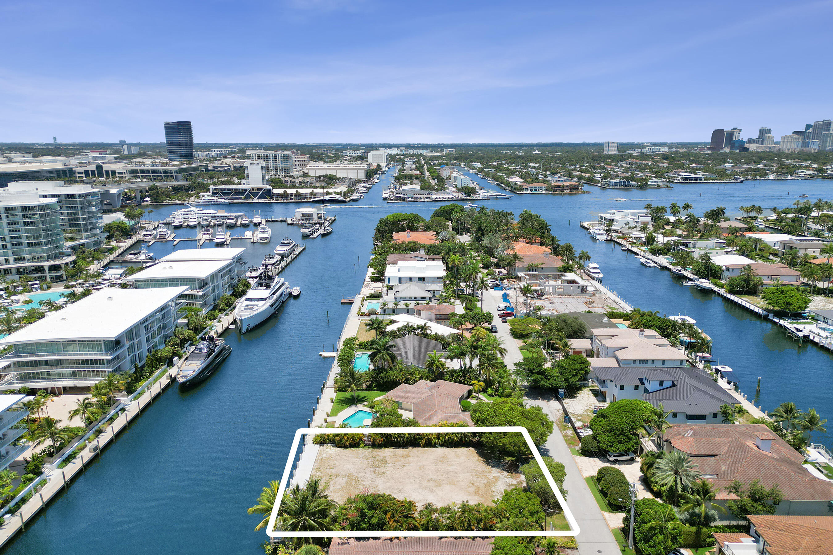 2552 Mercedes Fort Lauderdale, FL 33316