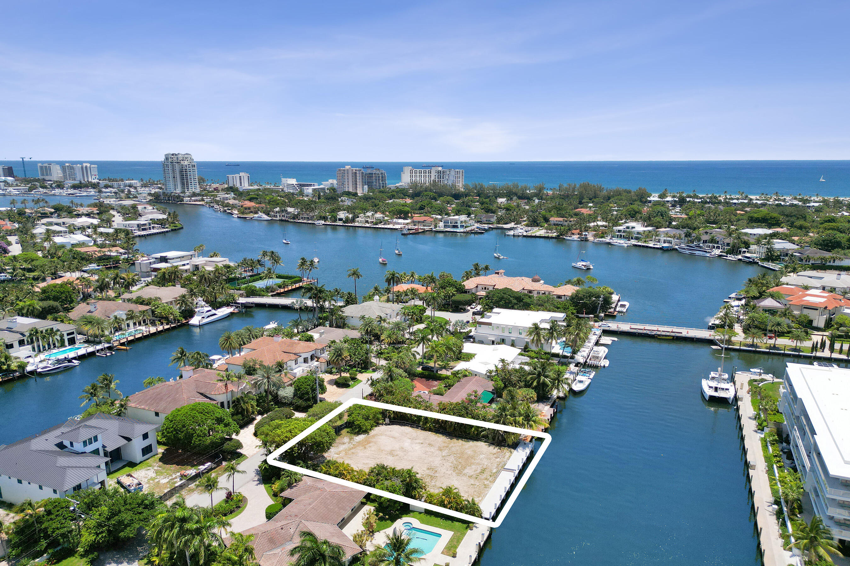 2552 Mercedes Fort Lauderdale, FL 33316