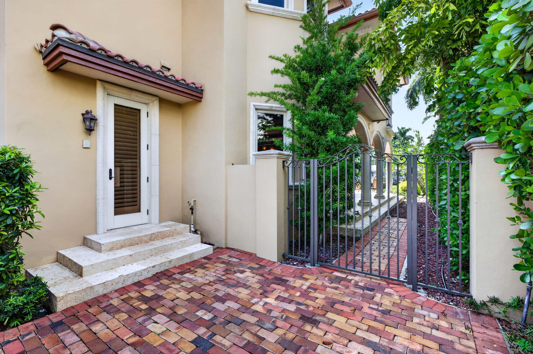 67 Royal Palm Dr Fort Lauderdale, FL 33301