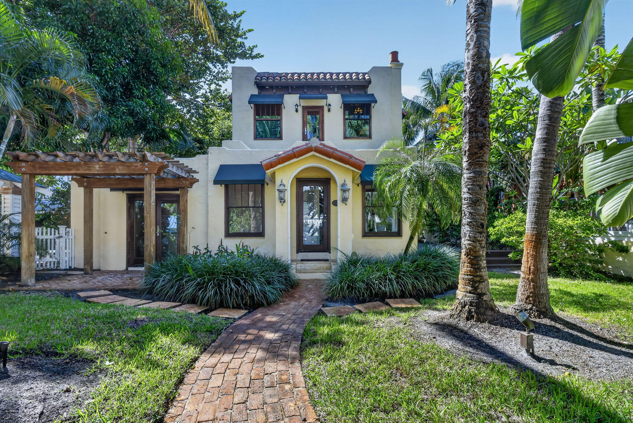 106 SE 7th Ave #1